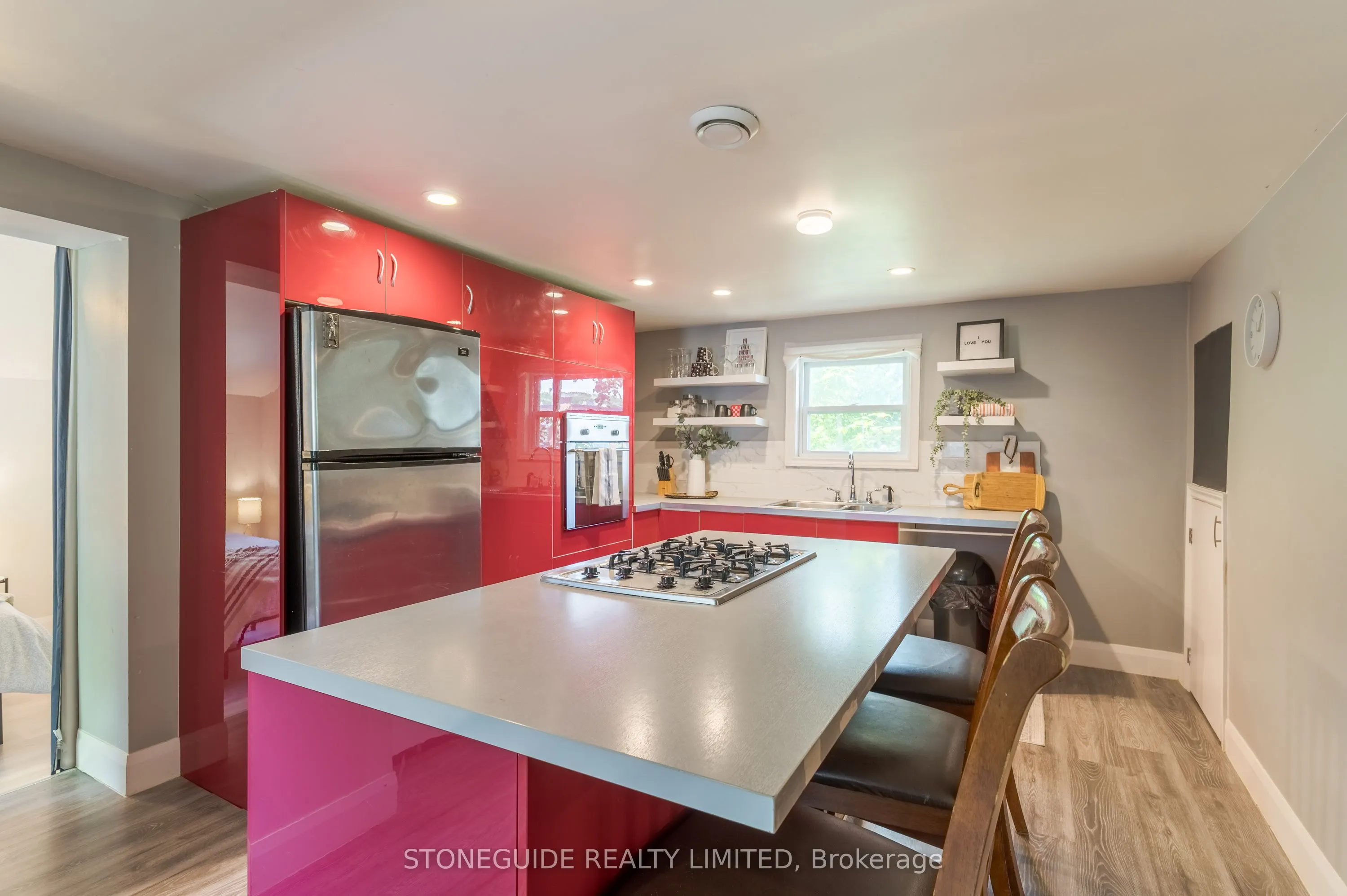76 Doxsee Avenue S