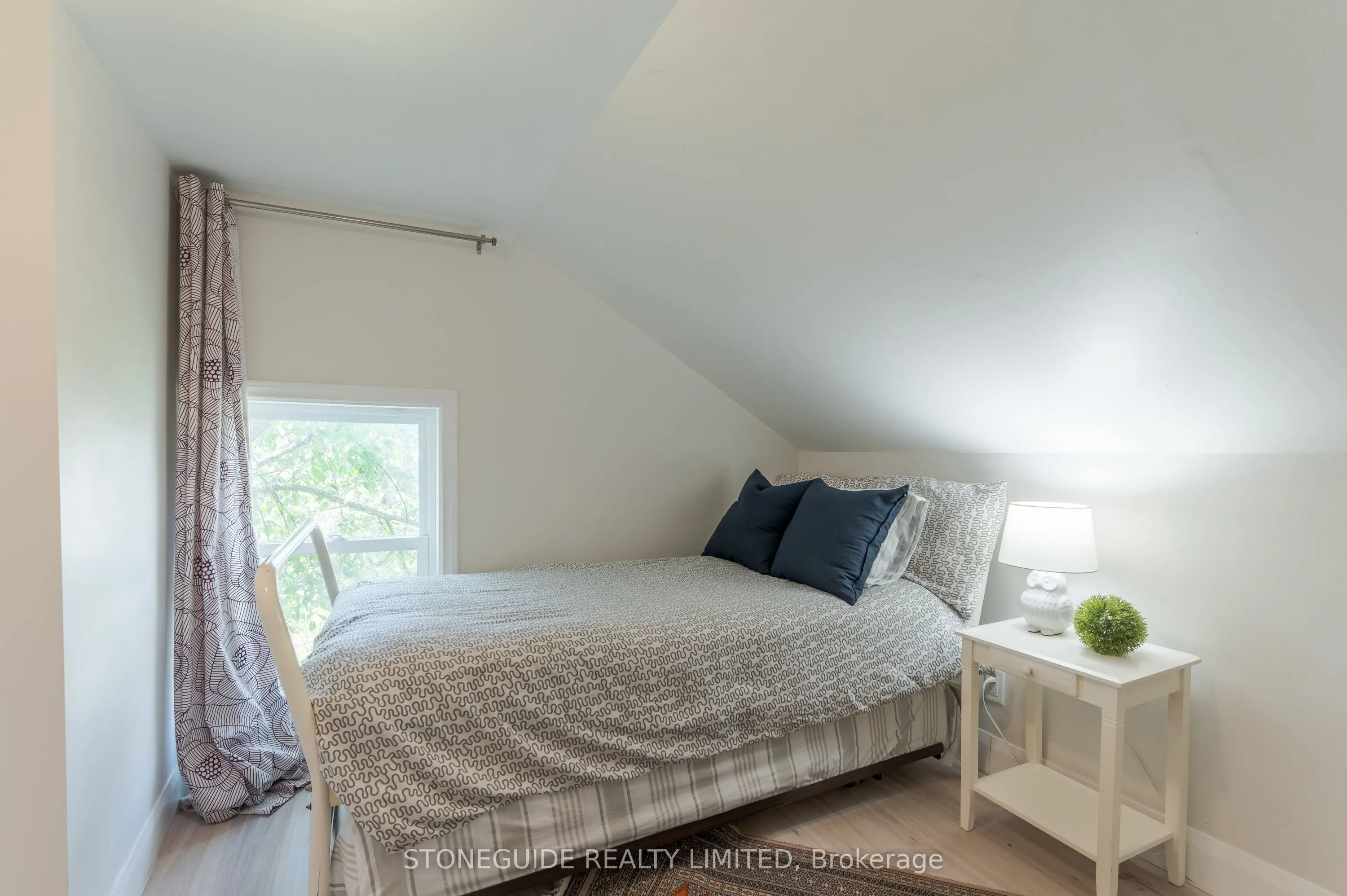 76 Doxsee Avenue S