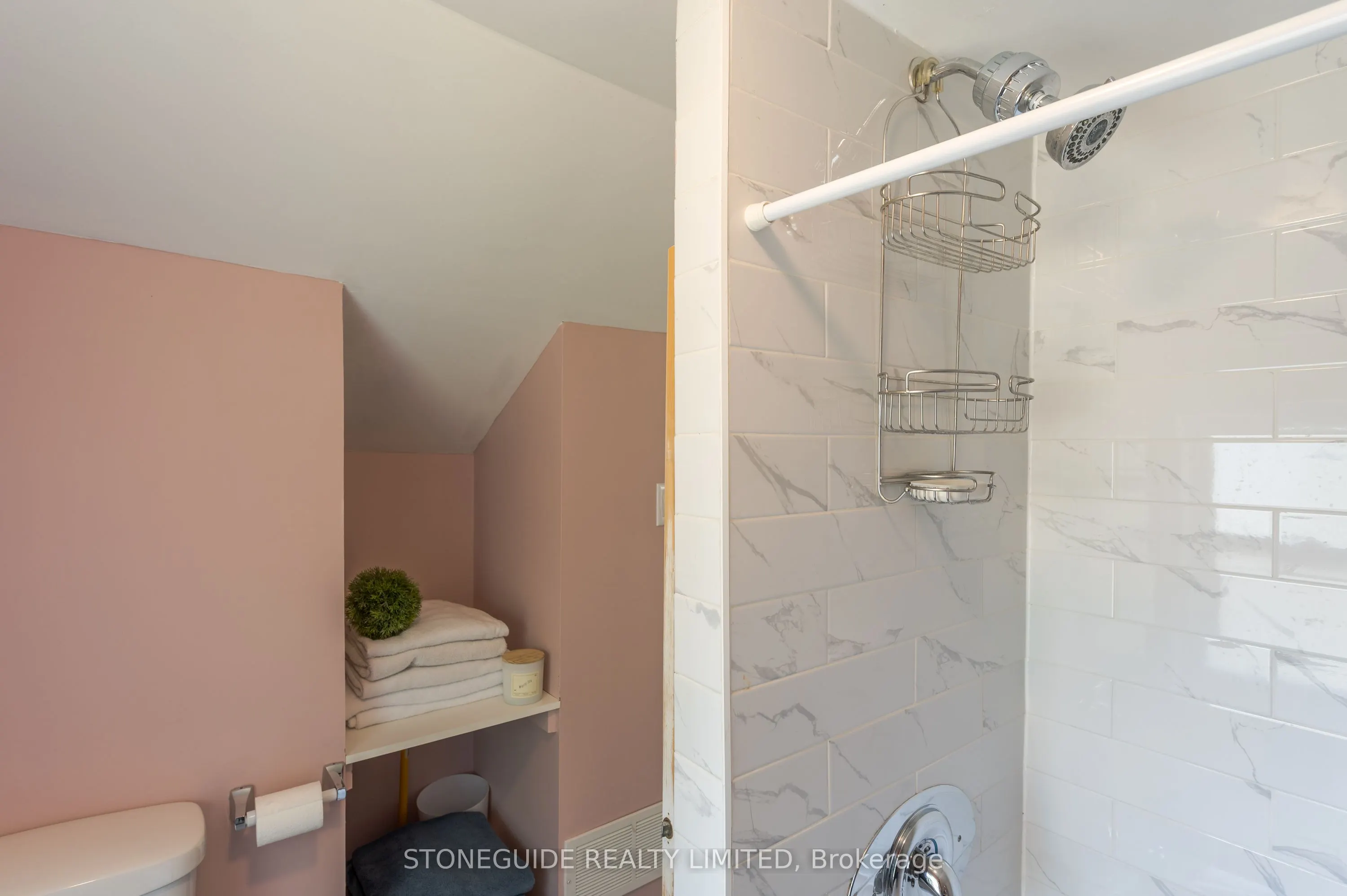76 Doxsee Avenue S