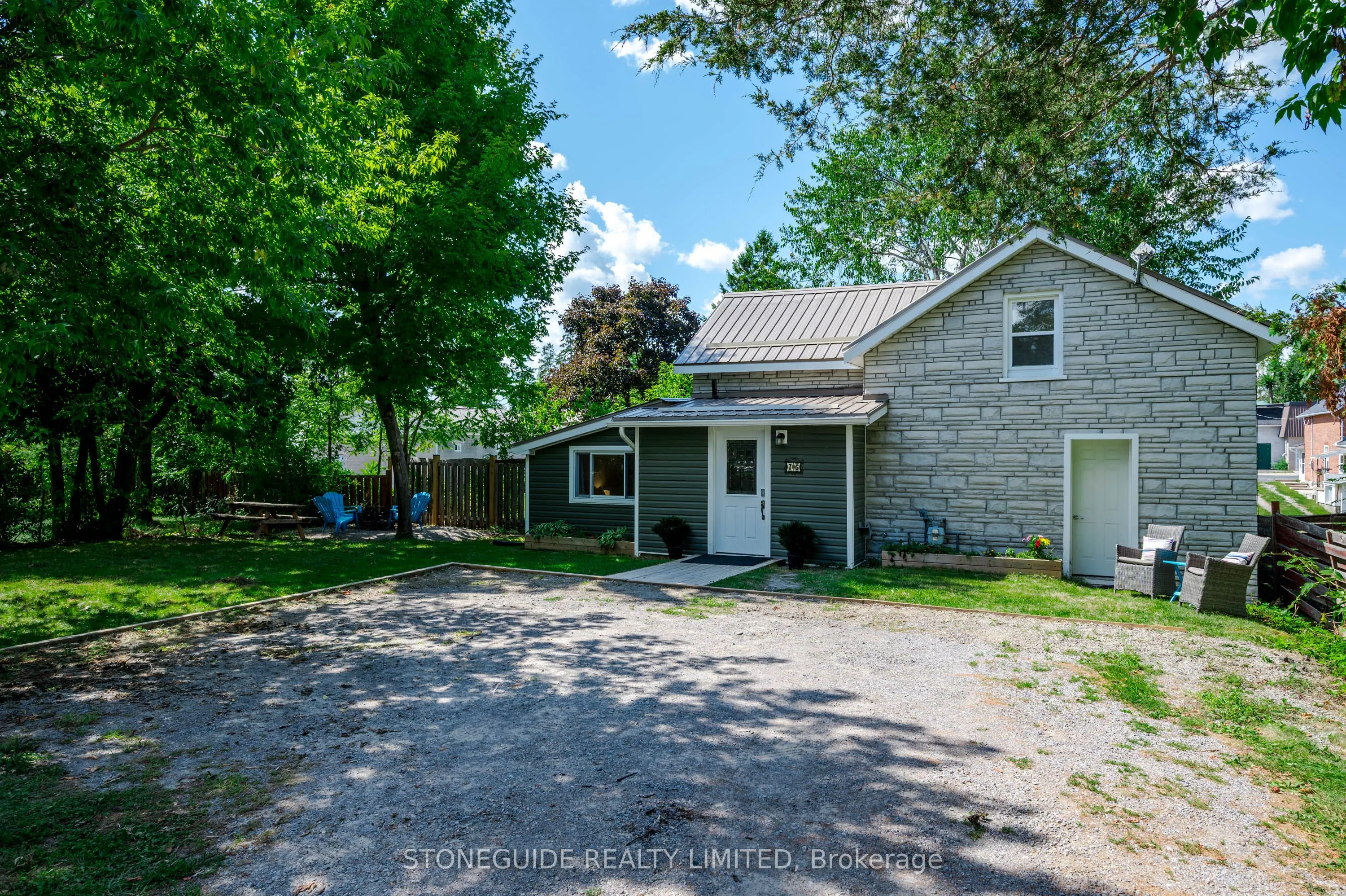 76 Doxsee Avenue S