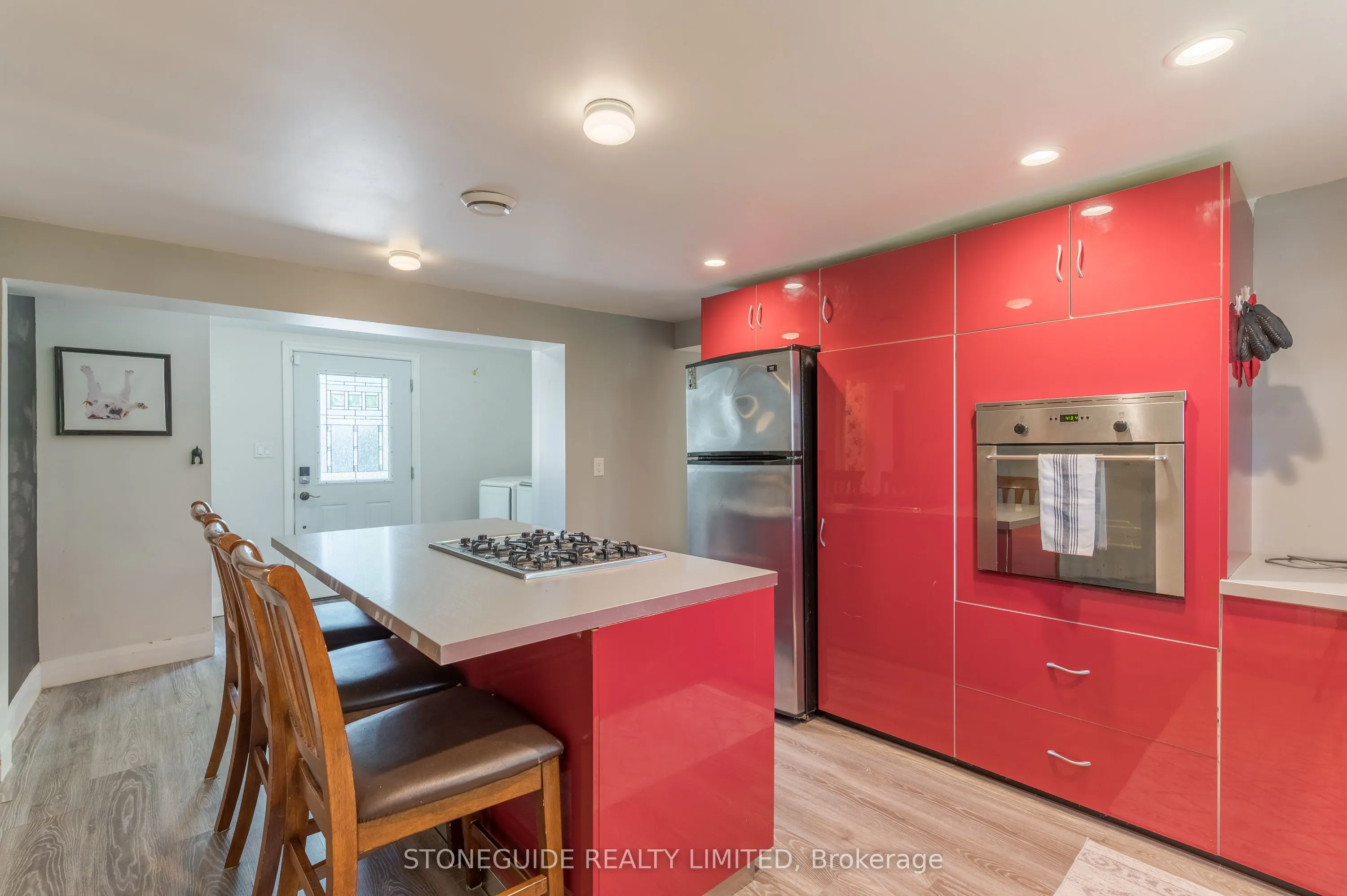 76 Doxsee Avenue S