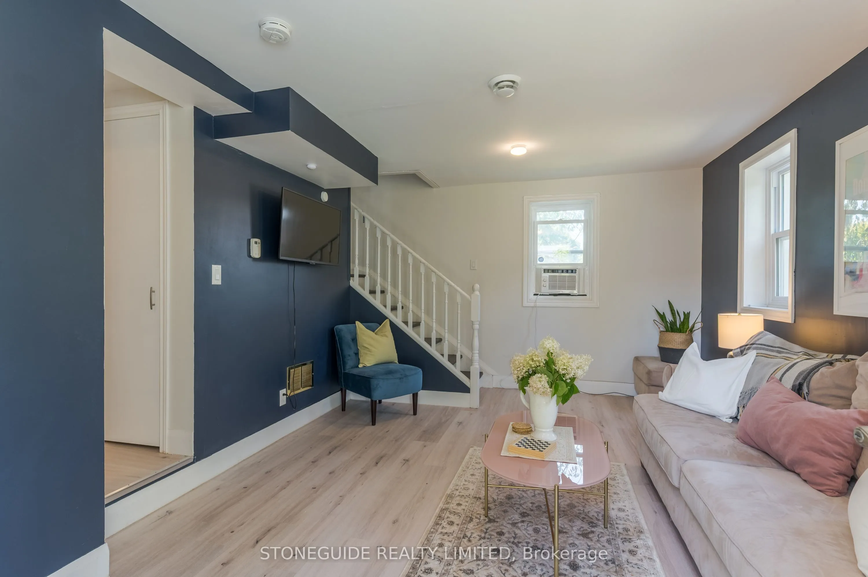 76 Doxsee Avenue S