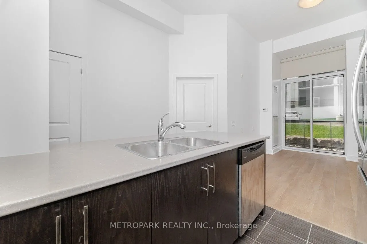 85 Robinson Street, #102