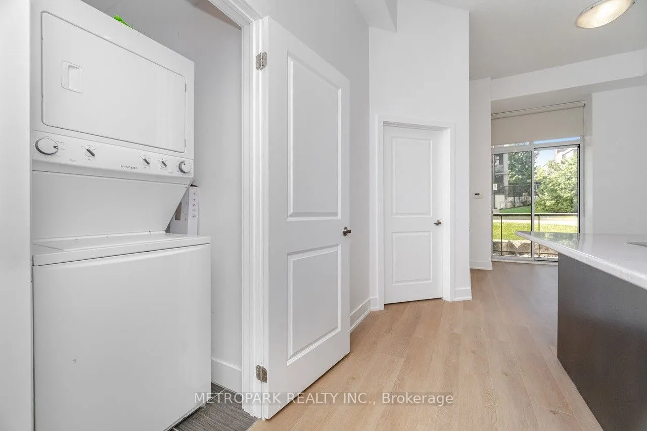 85 Robinson Street, #102
