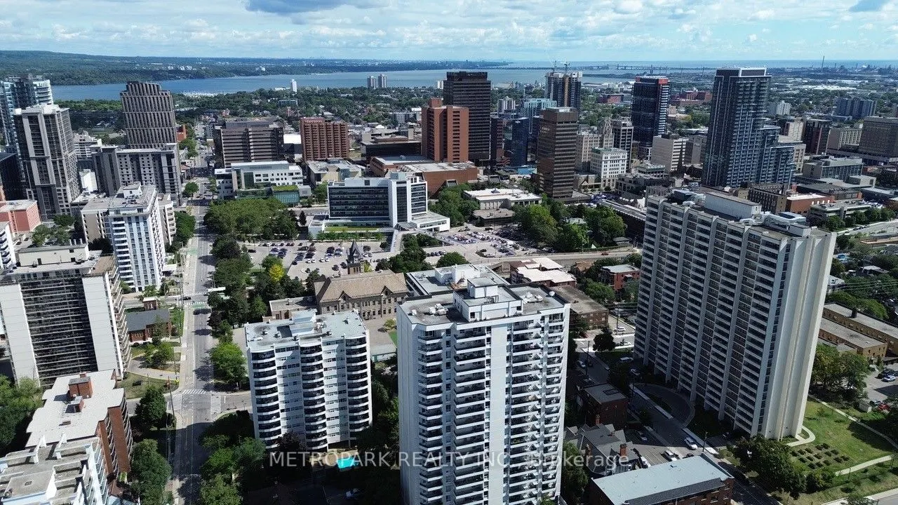 85 Robinson Street, #102