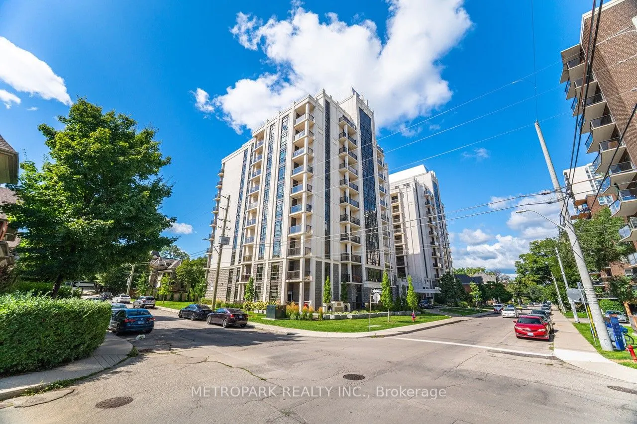 85 Robinson Street, #102