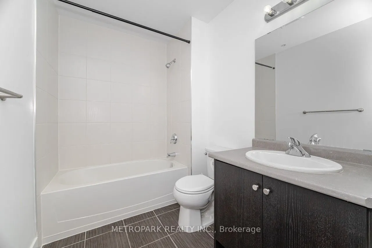 85 Robinson Street, #102
