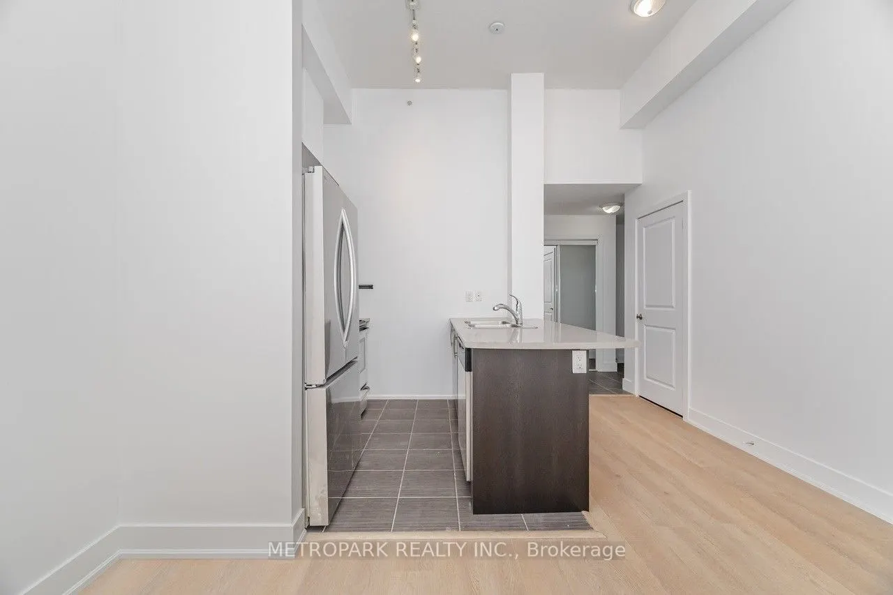 85 Robinson Street, #102