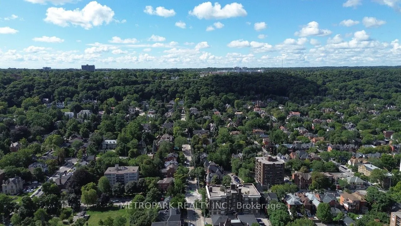 85 Robinson Street, #102
