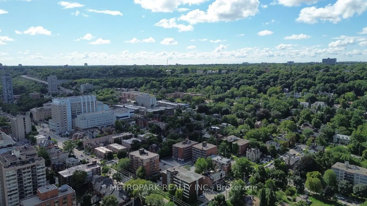 85 Robinson Street, #102
