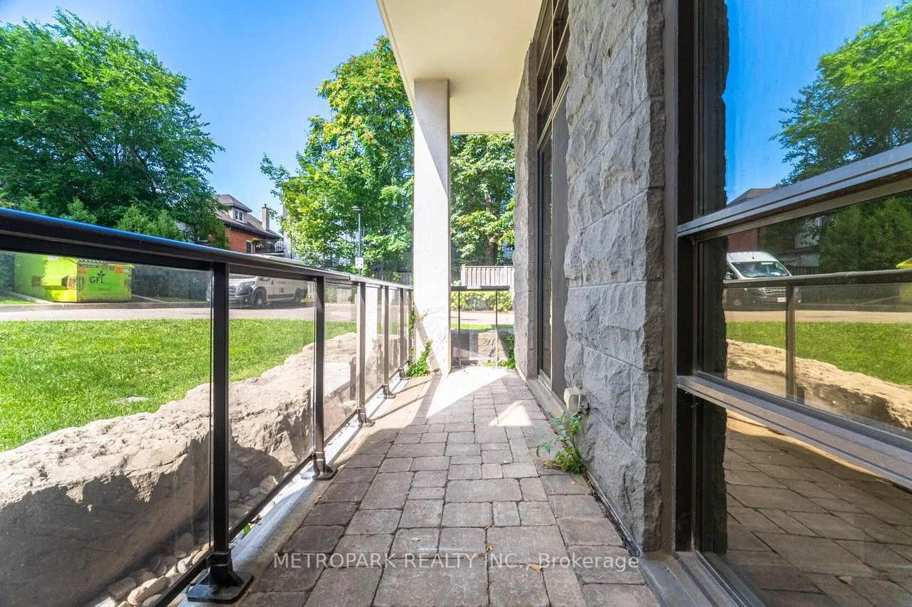85 Robinson Street, #102