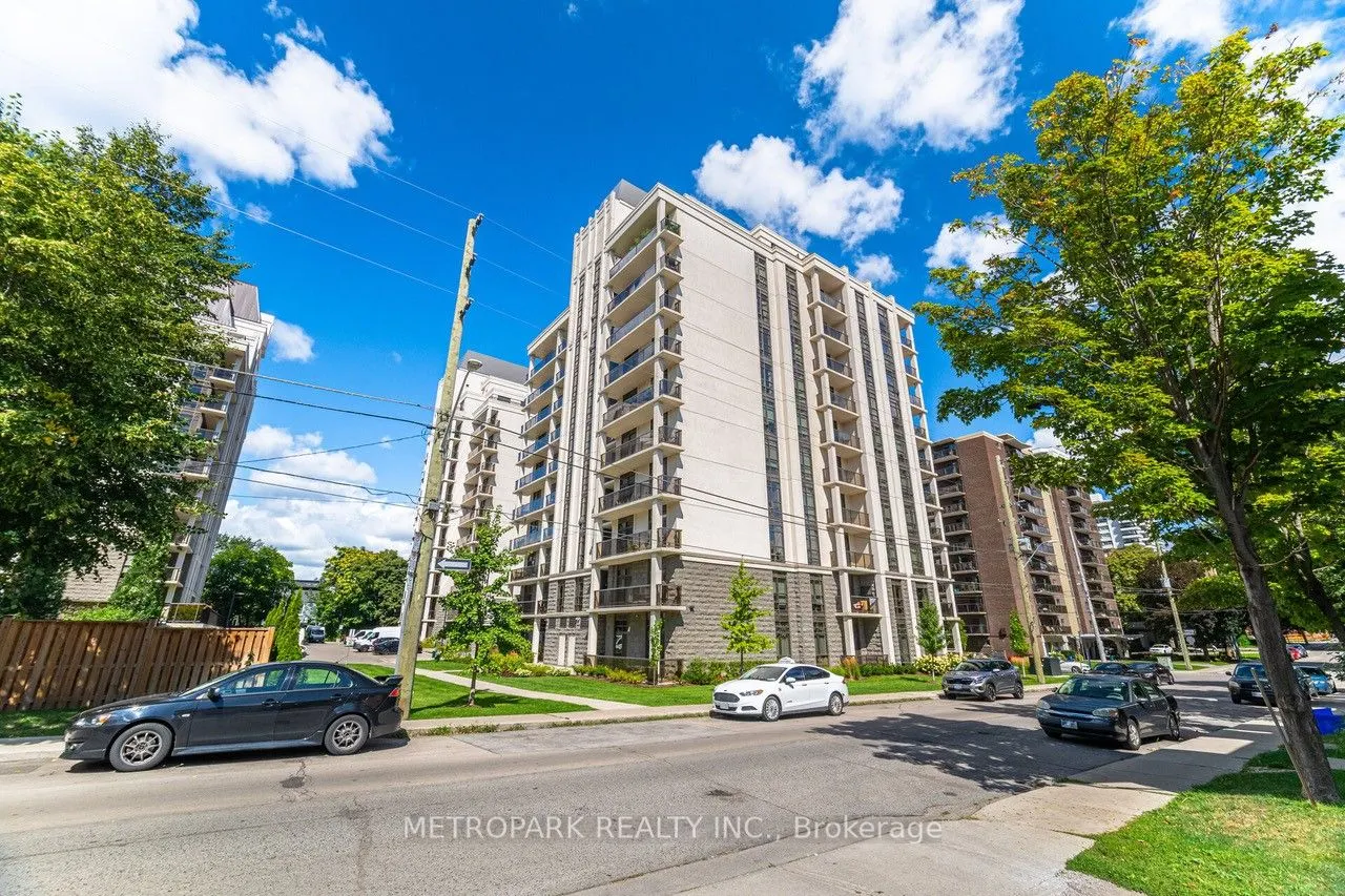 85 Robinson Street, #102
