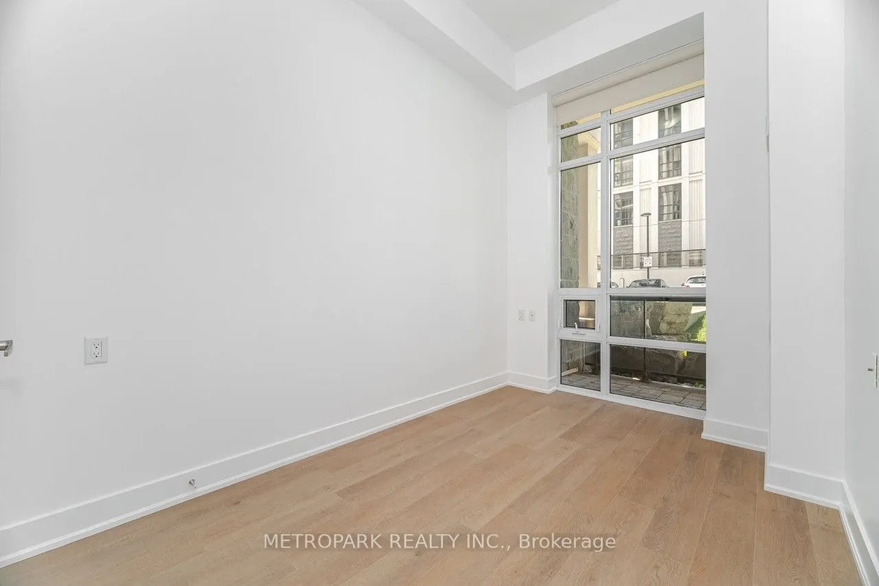 85 Robinson Street, #102