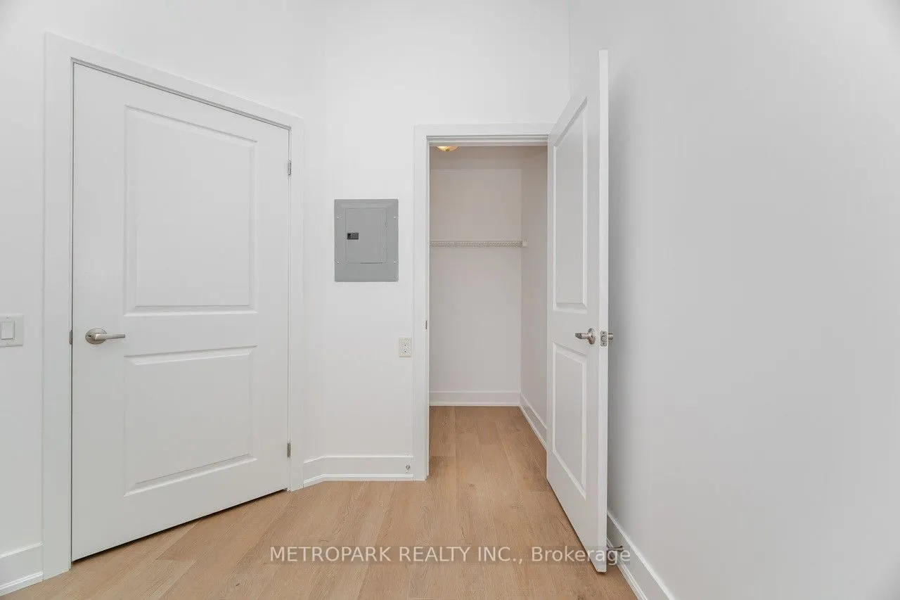 85 Robinson Street, #102