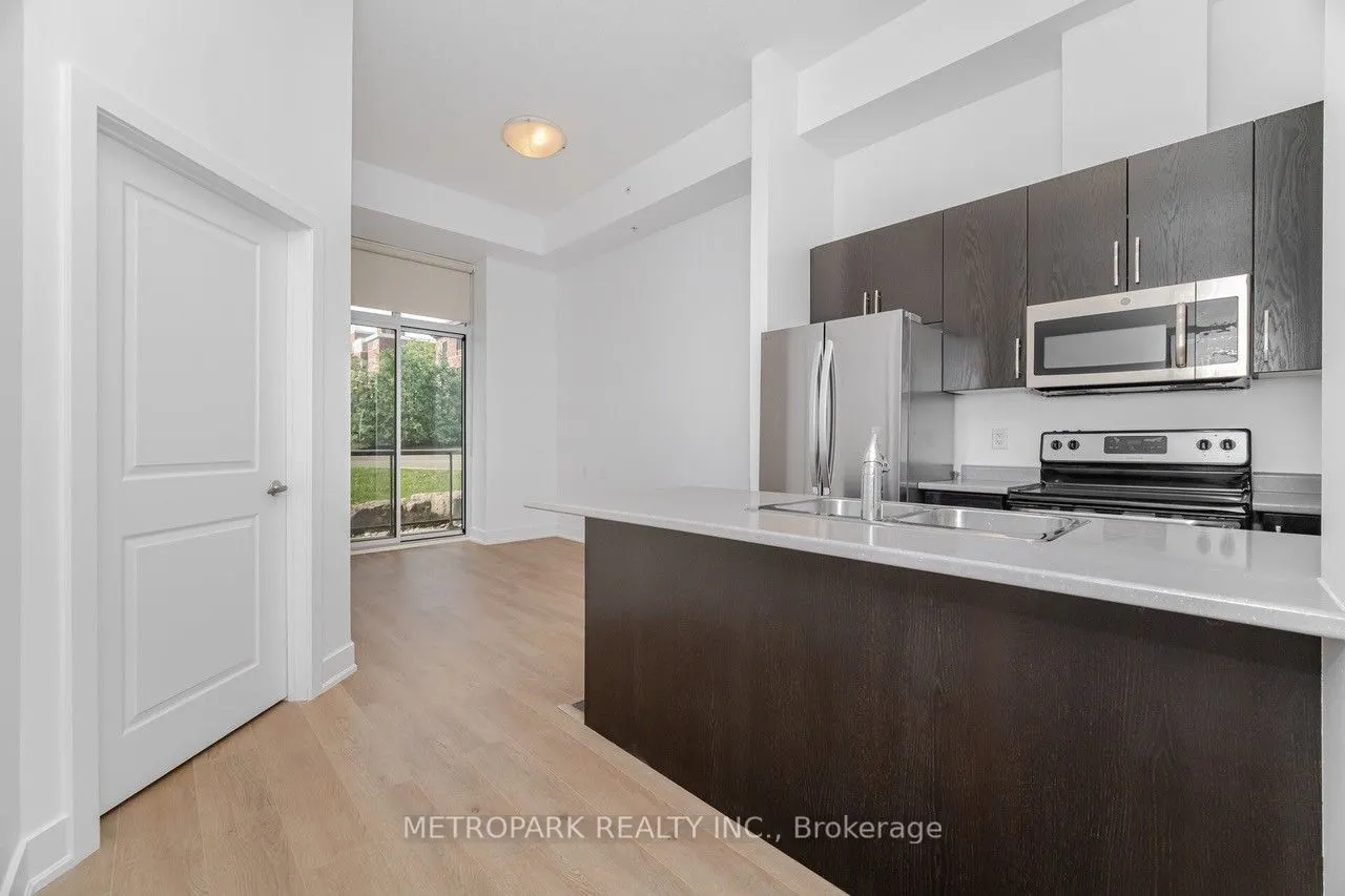 85 Robinson Street, #102