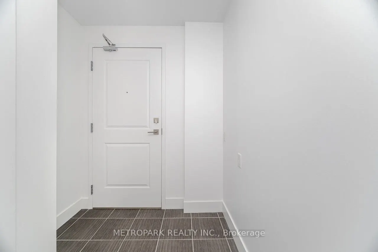 85 Robinson Street, #102
