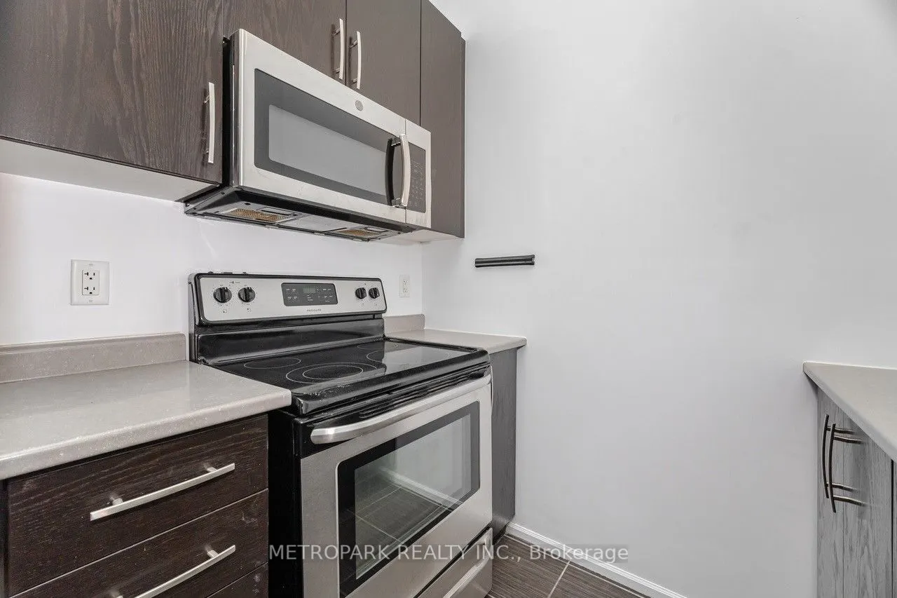 85 Robinson Street, #102