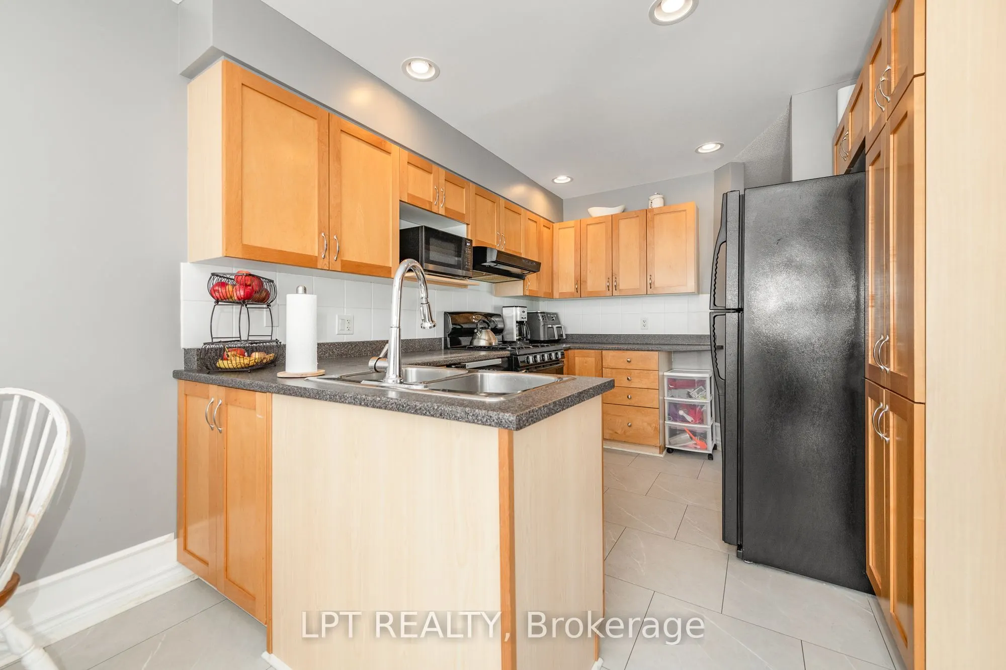 800 Schooner Crescent