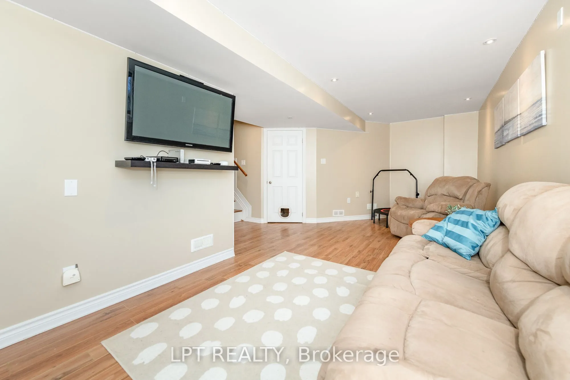 800 Schooner Crescent