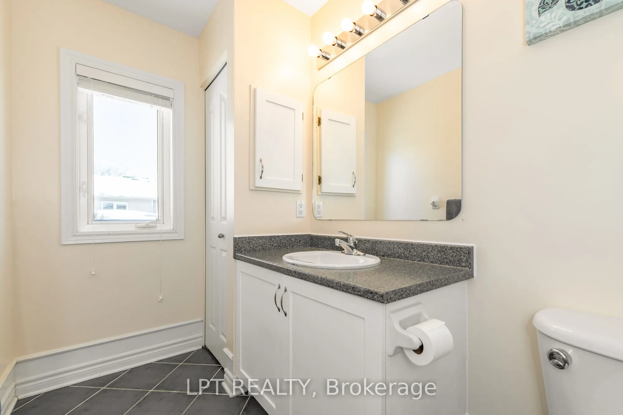 800 Schooner Crescent