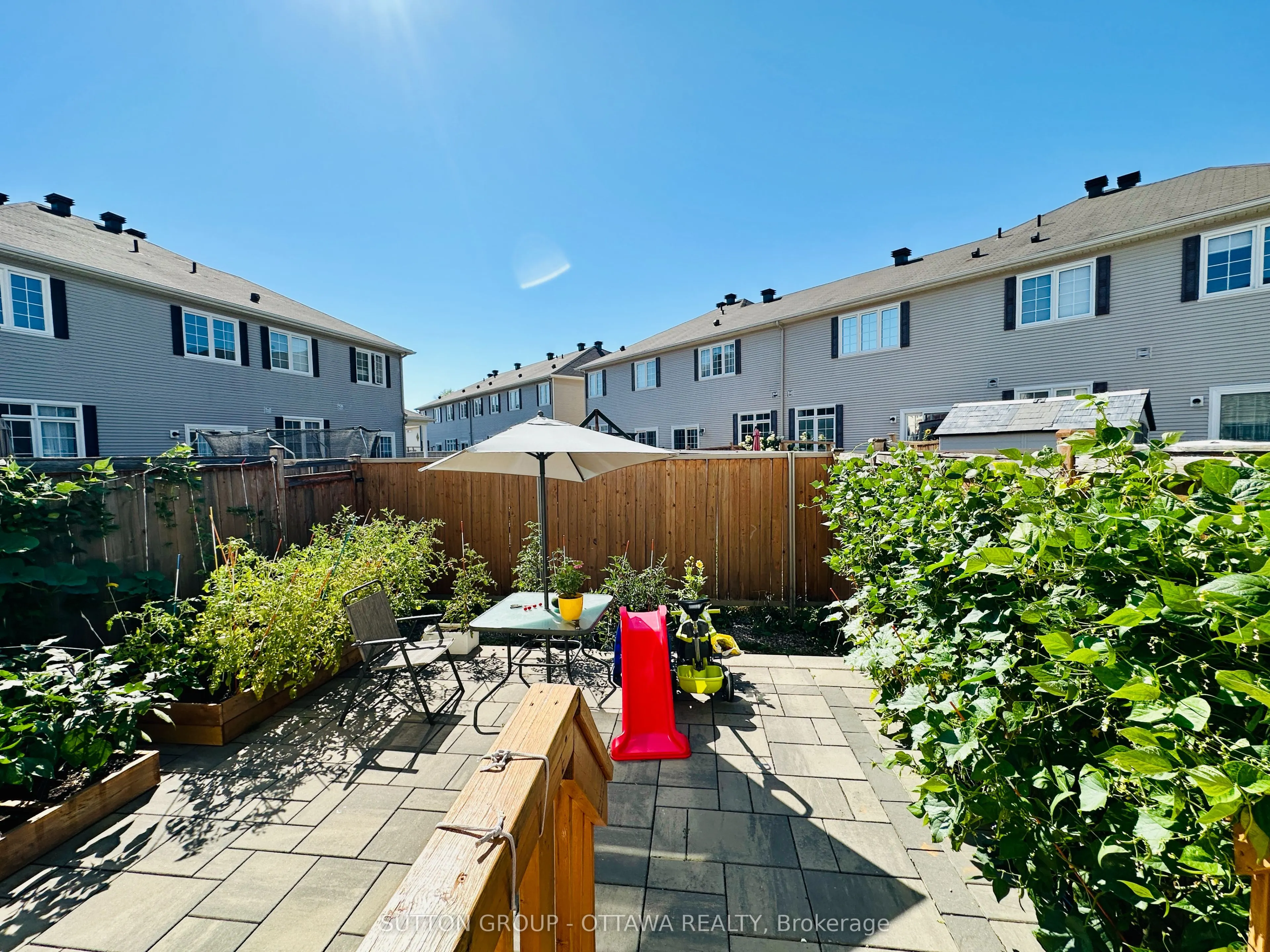 747 Oakglade Avenue