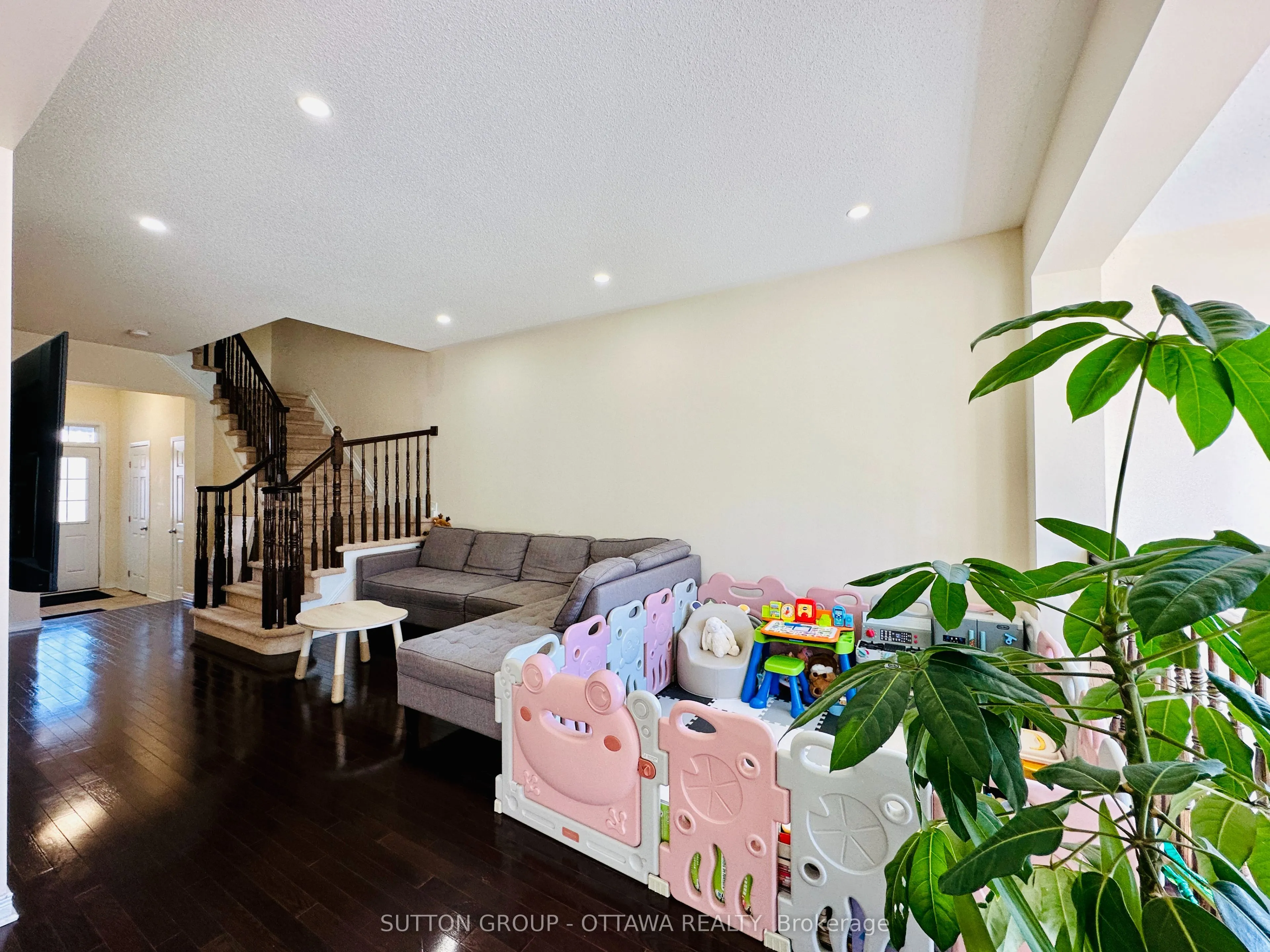747 Oakglade Avenue