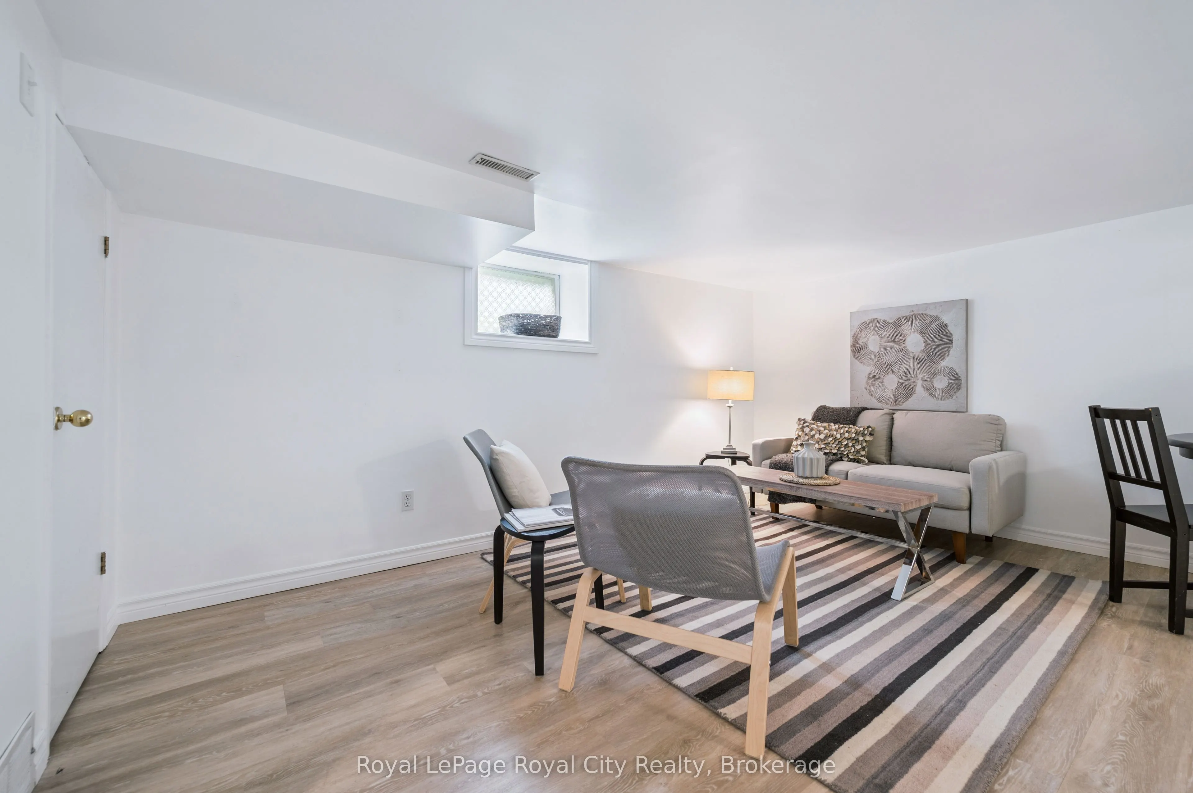 21 James Street W