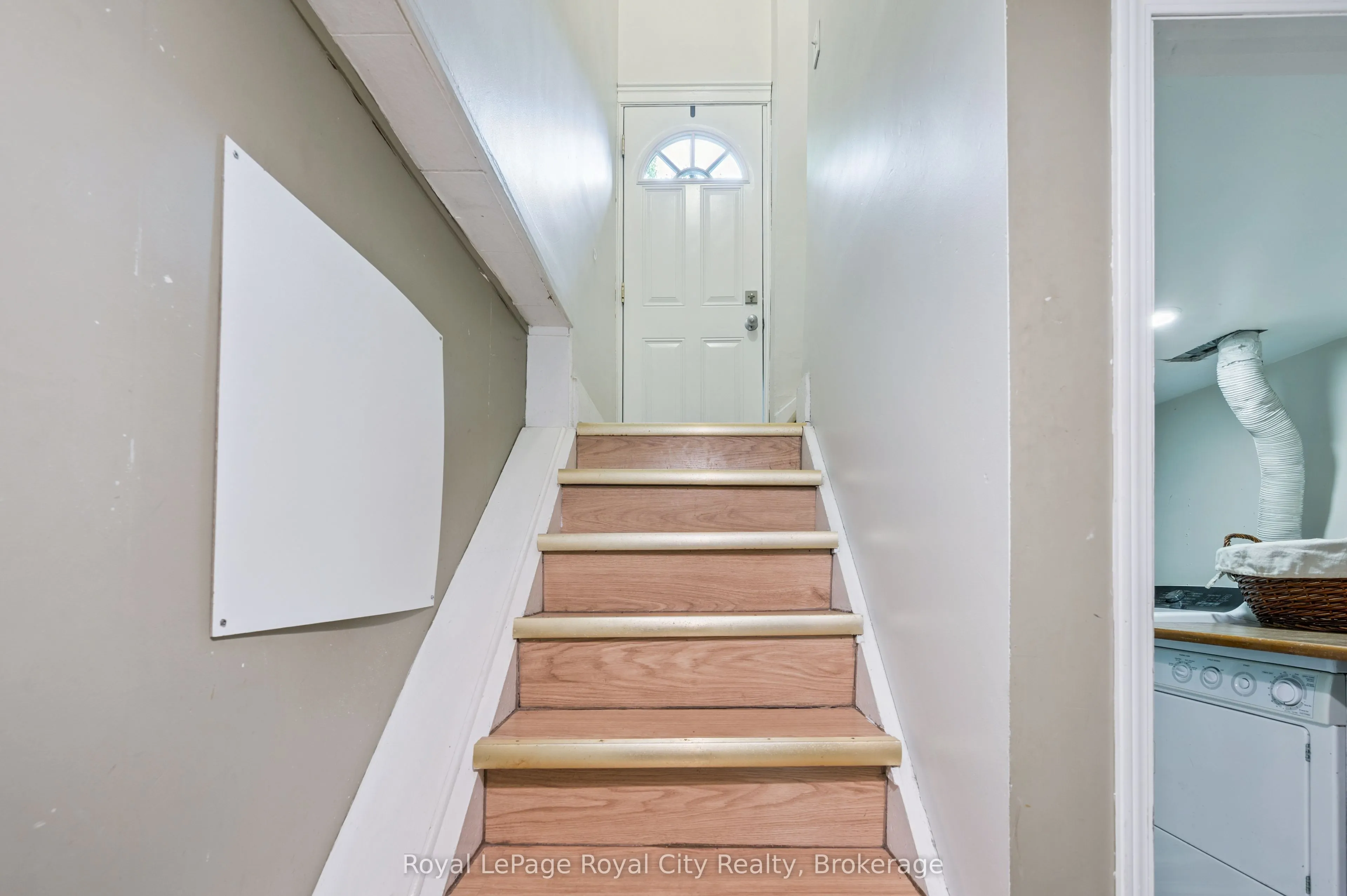 21 James Street W