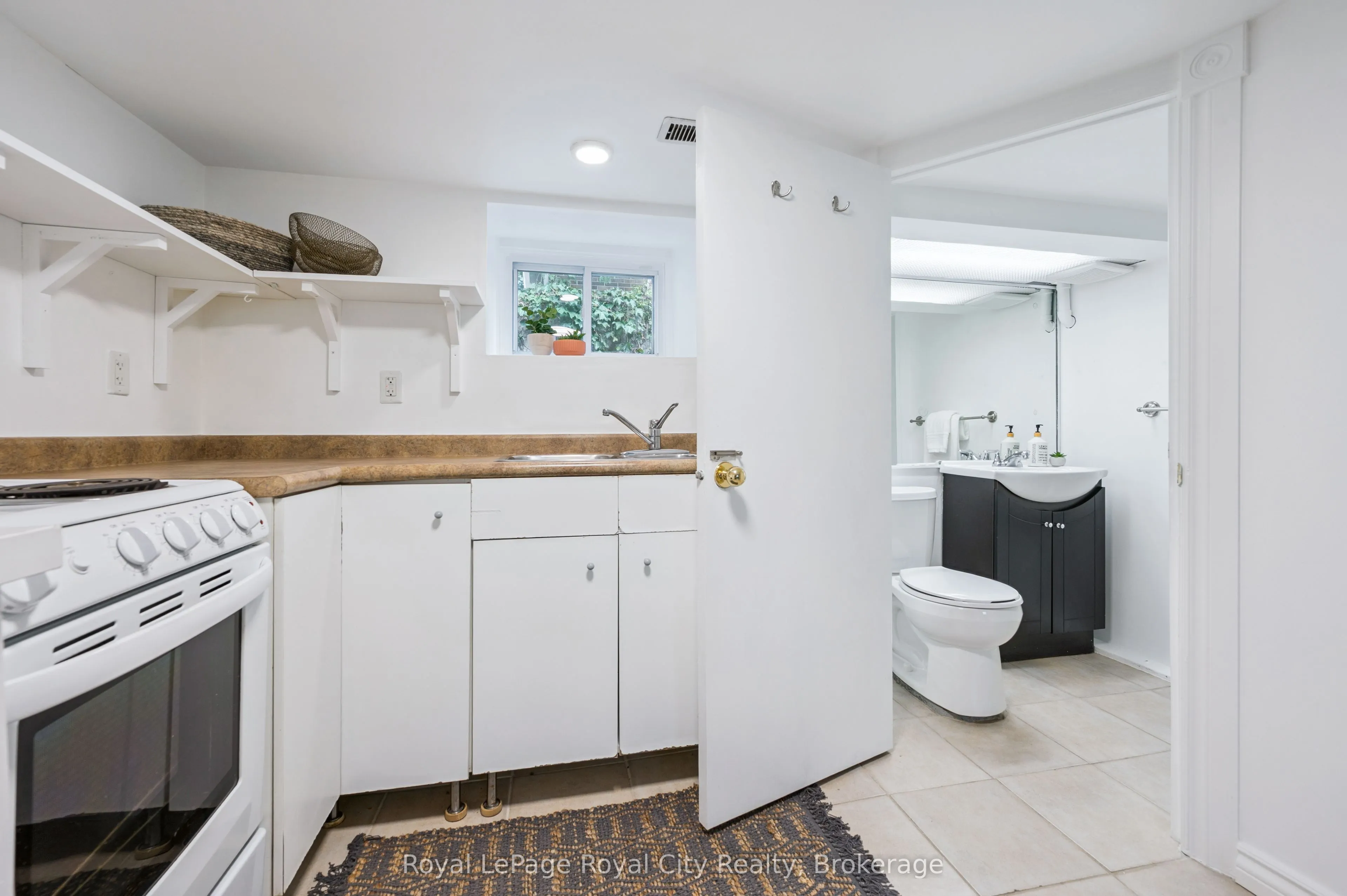 21 James Street W