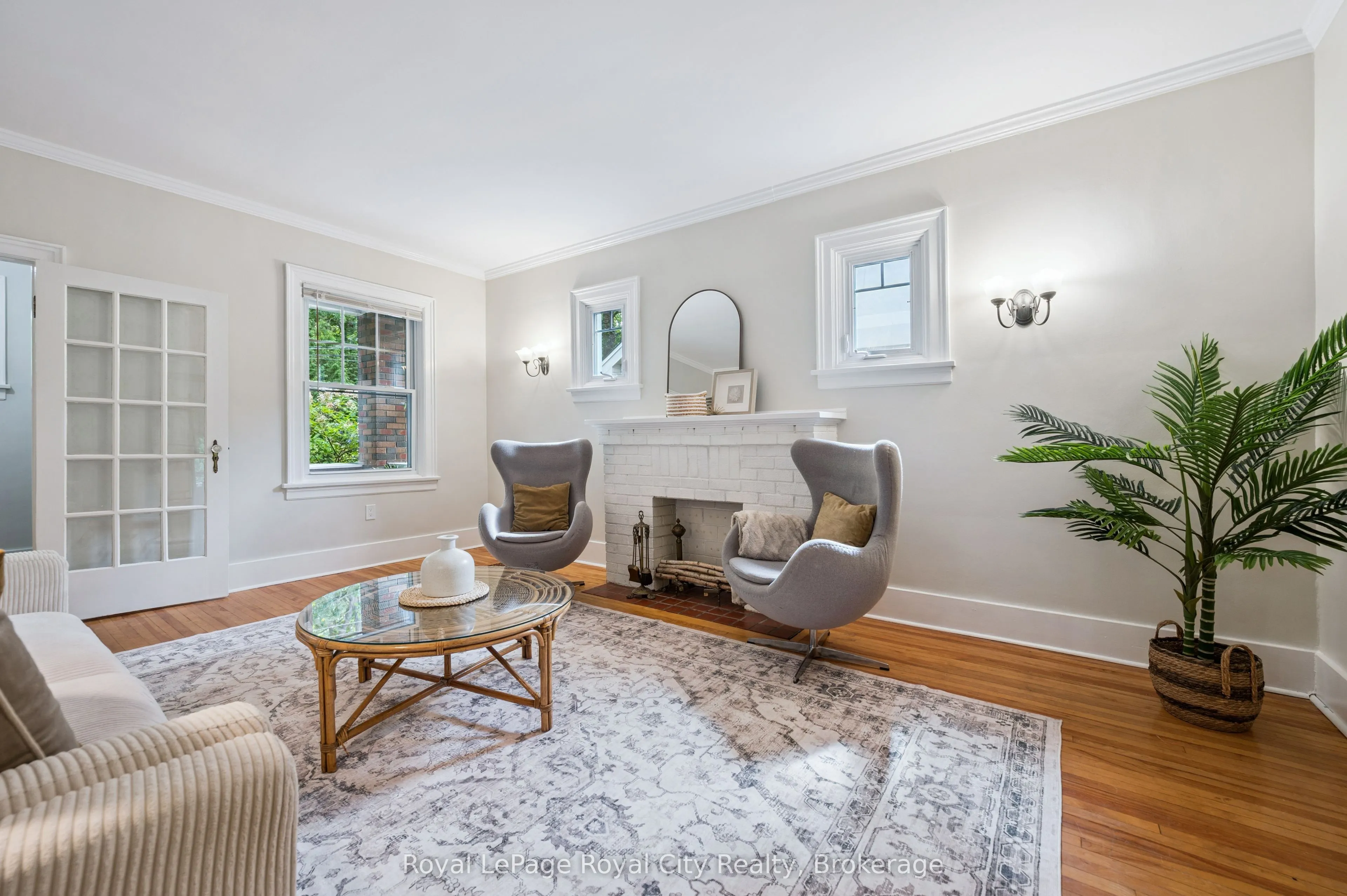 21 James Street W