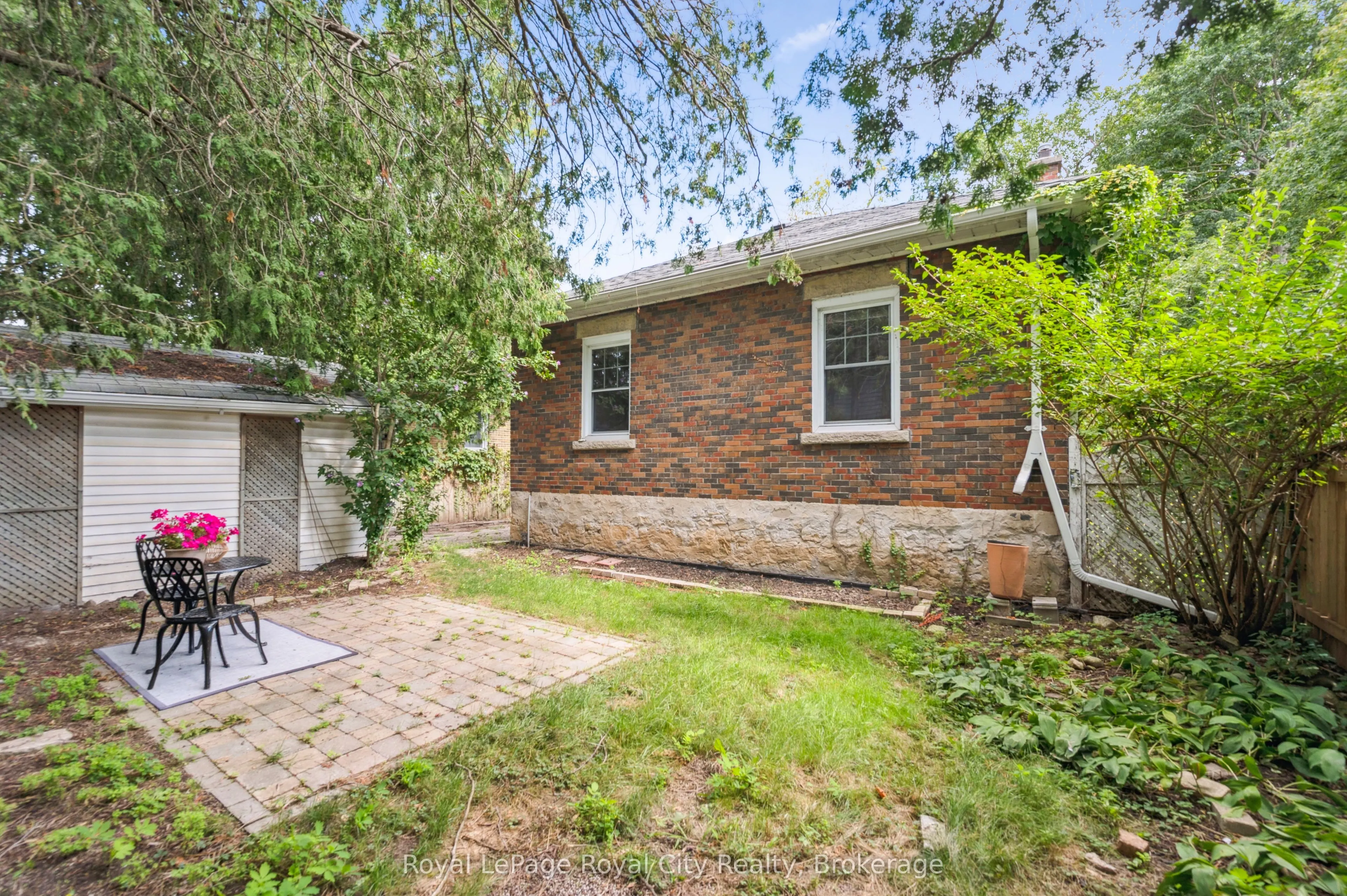 21 James Street W