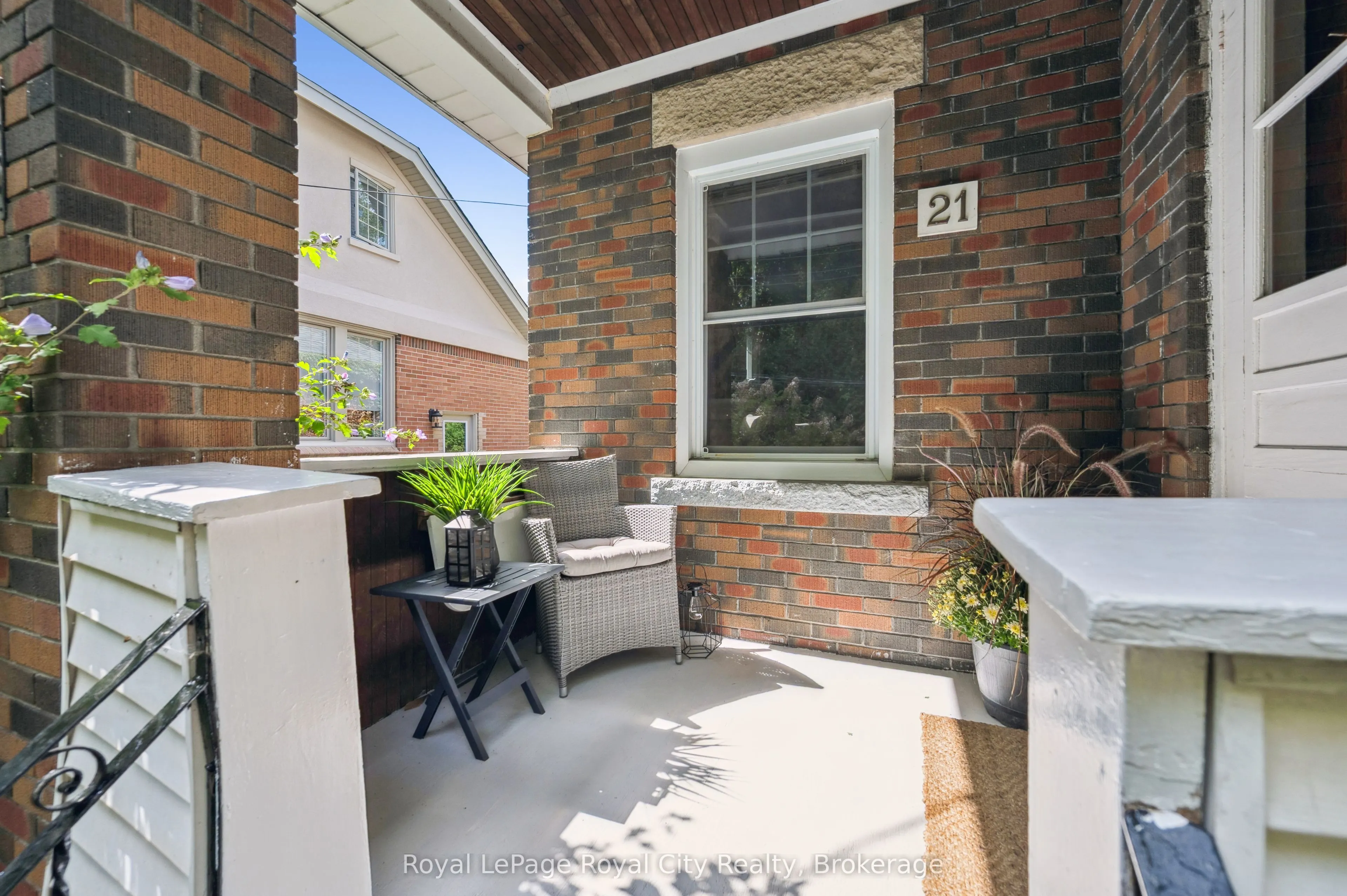21 James Street W