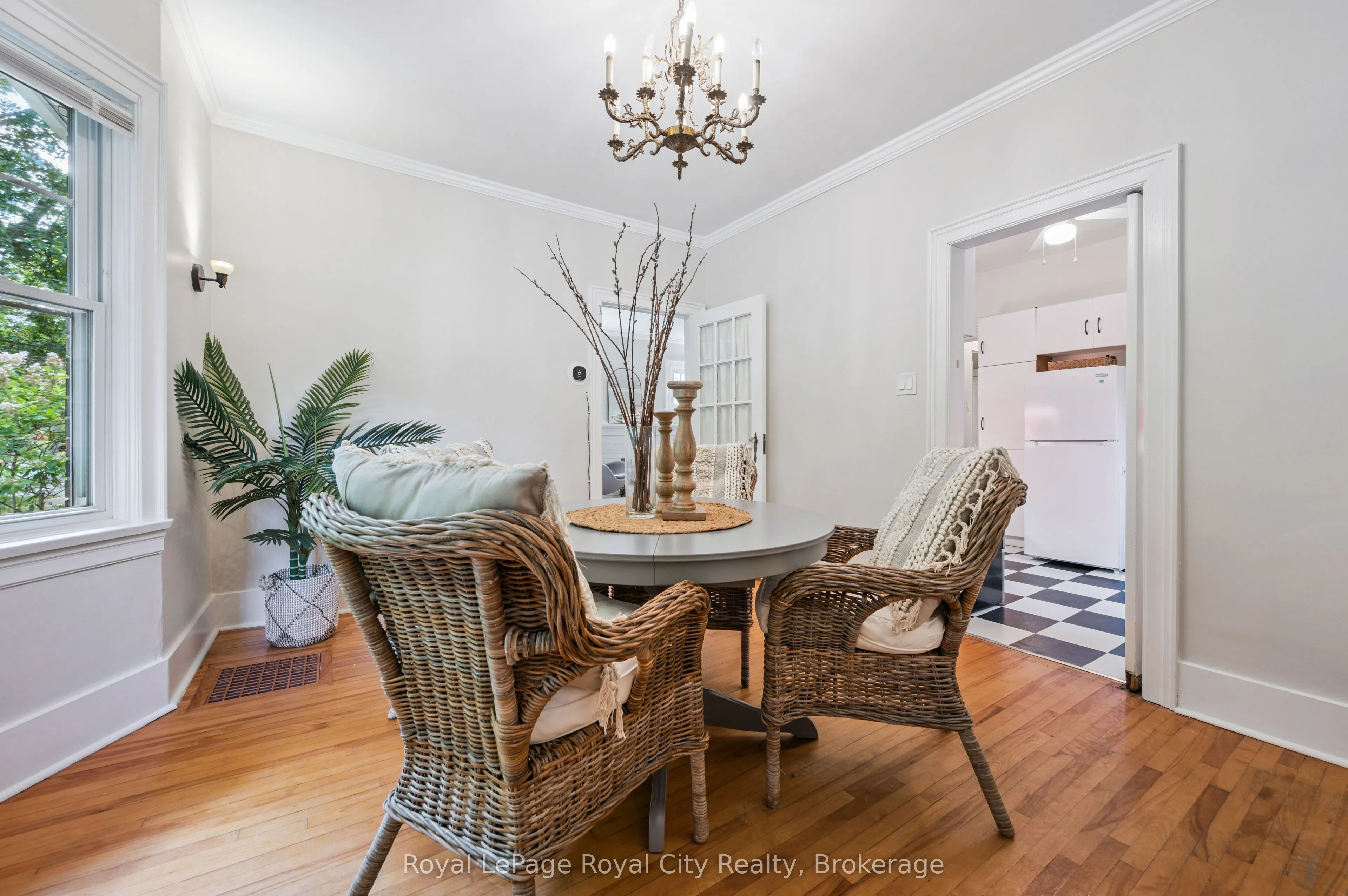 21 James Street W