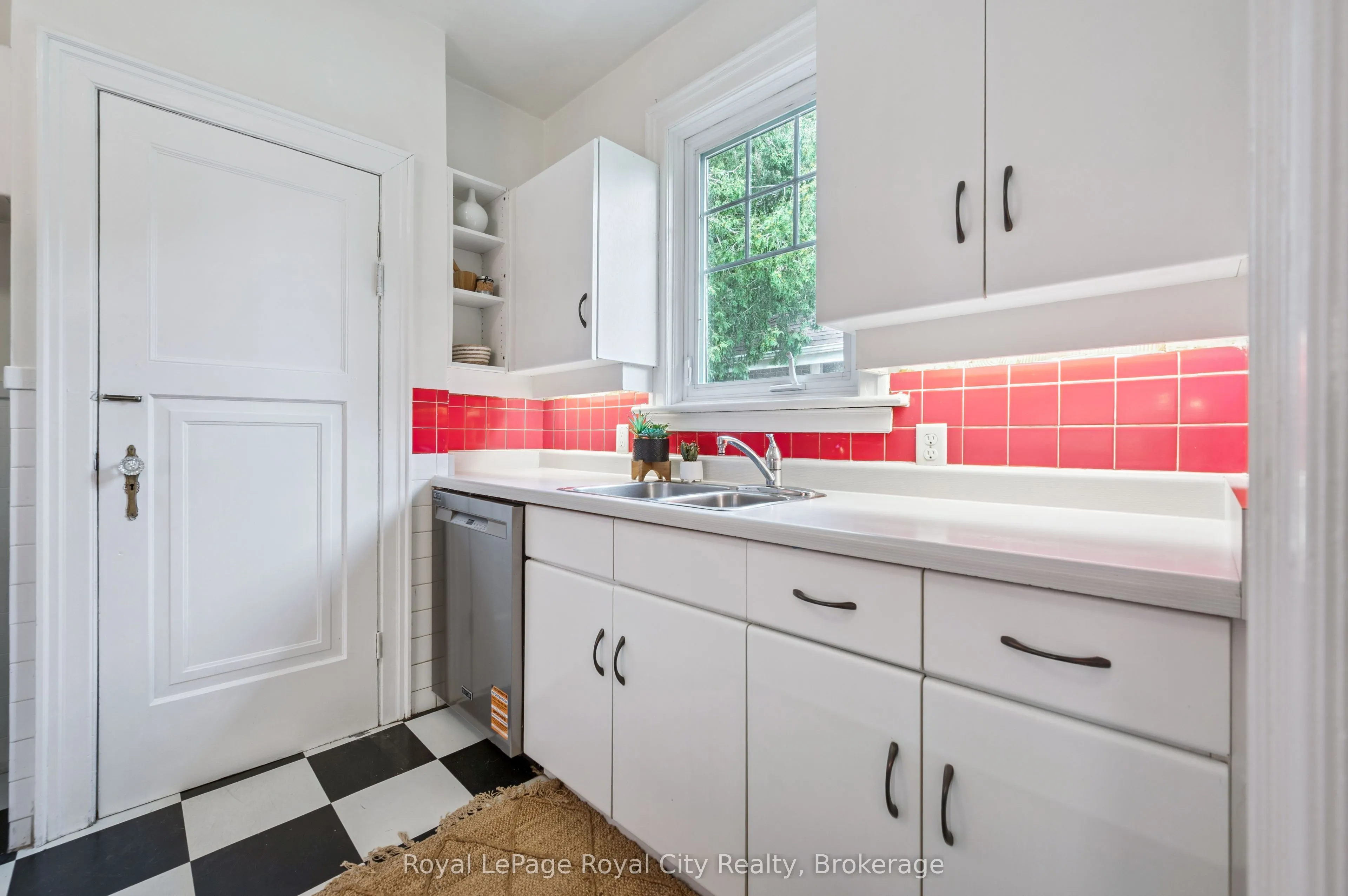 21 James Street W