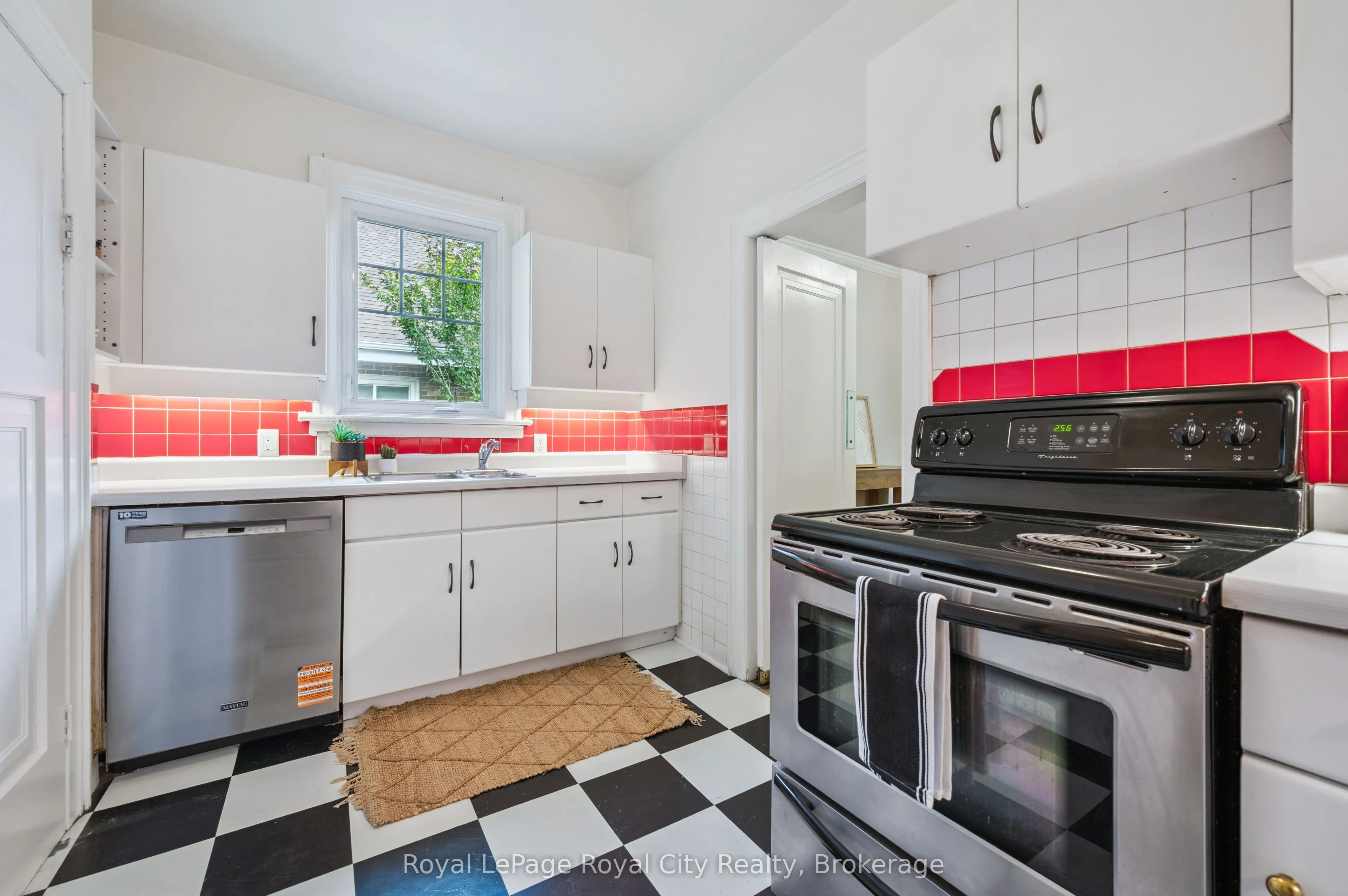21 James Street W