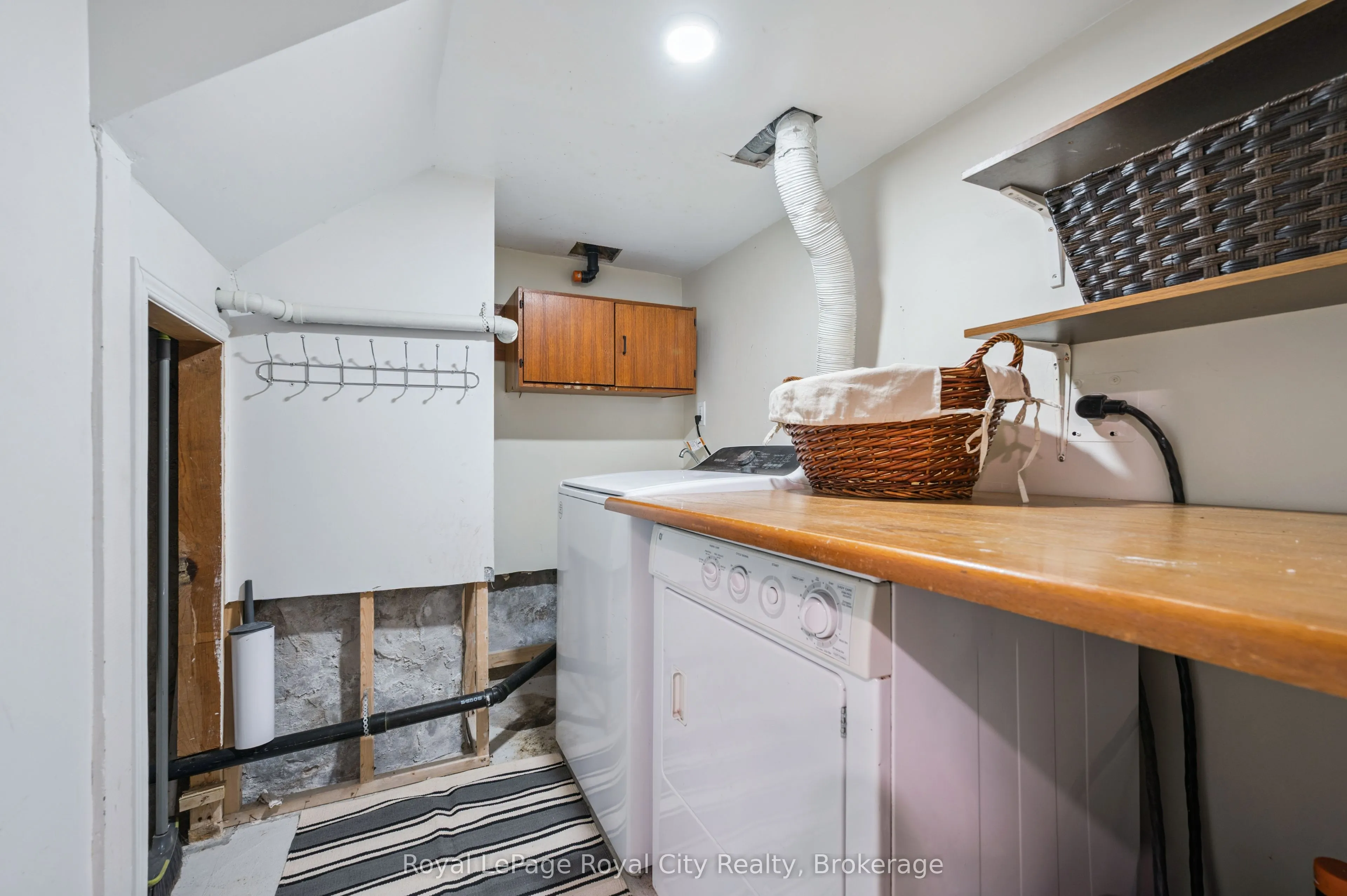 21 James Street W
