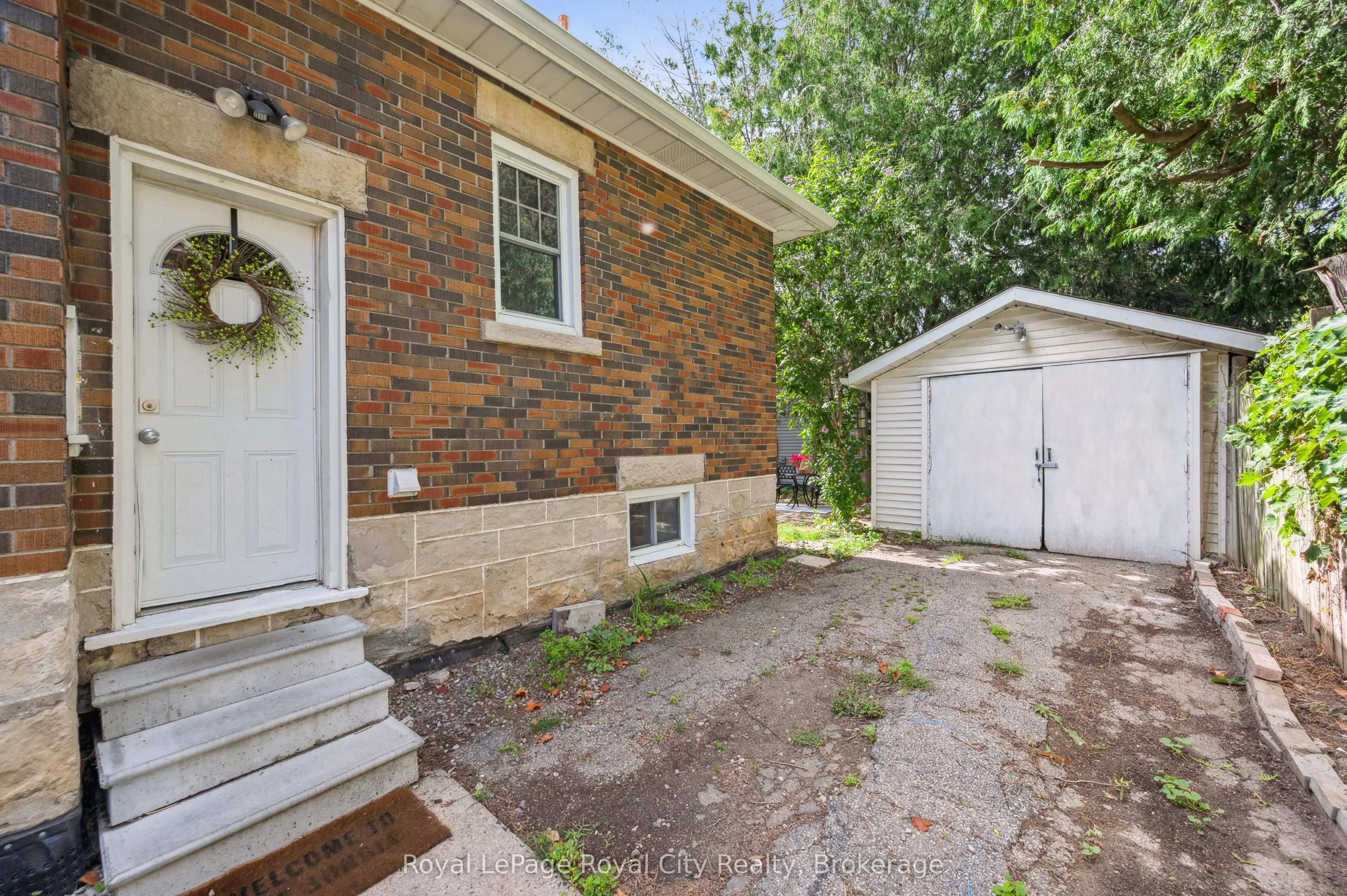 21 James Street W