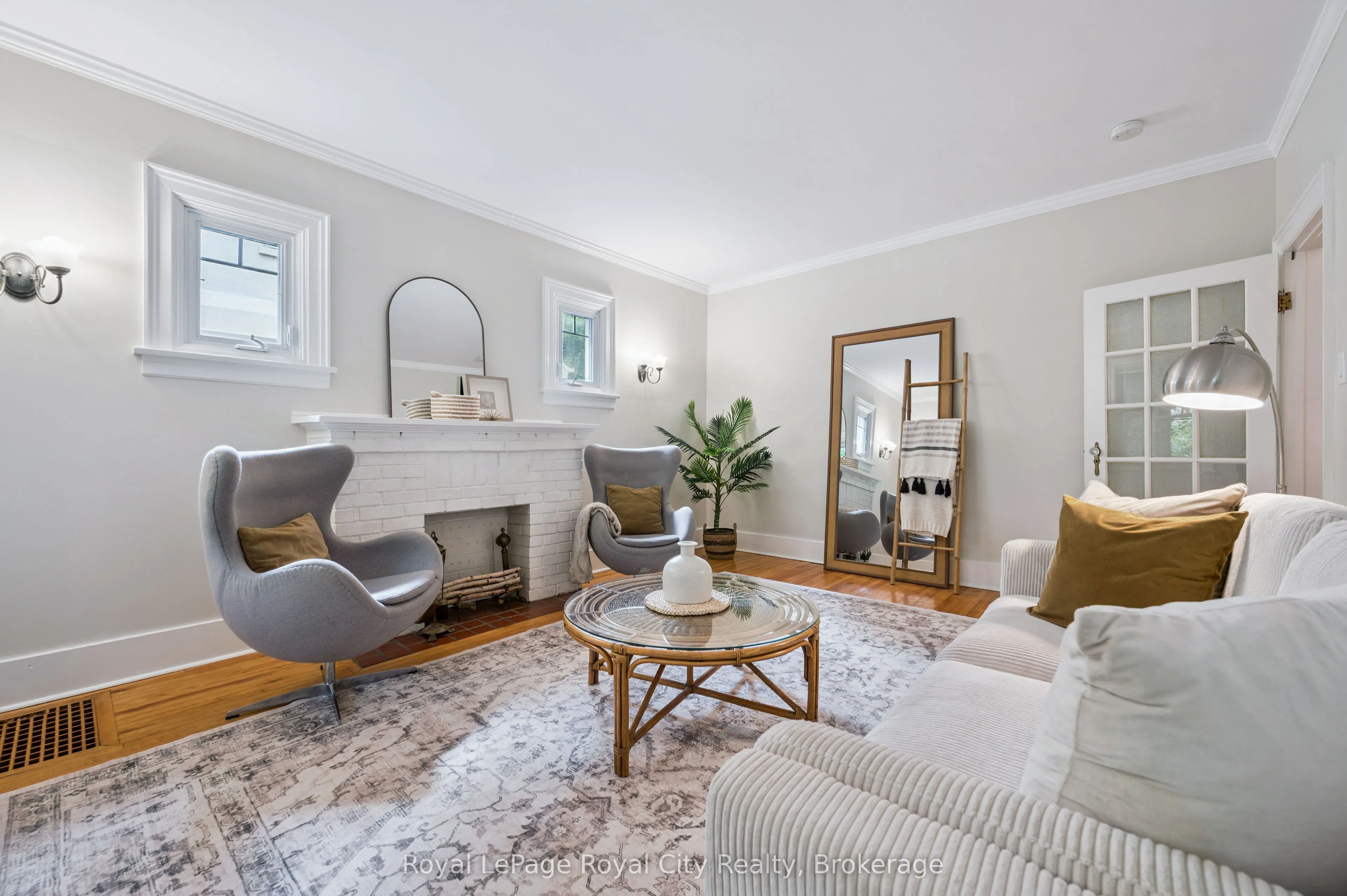 21 James Street W
