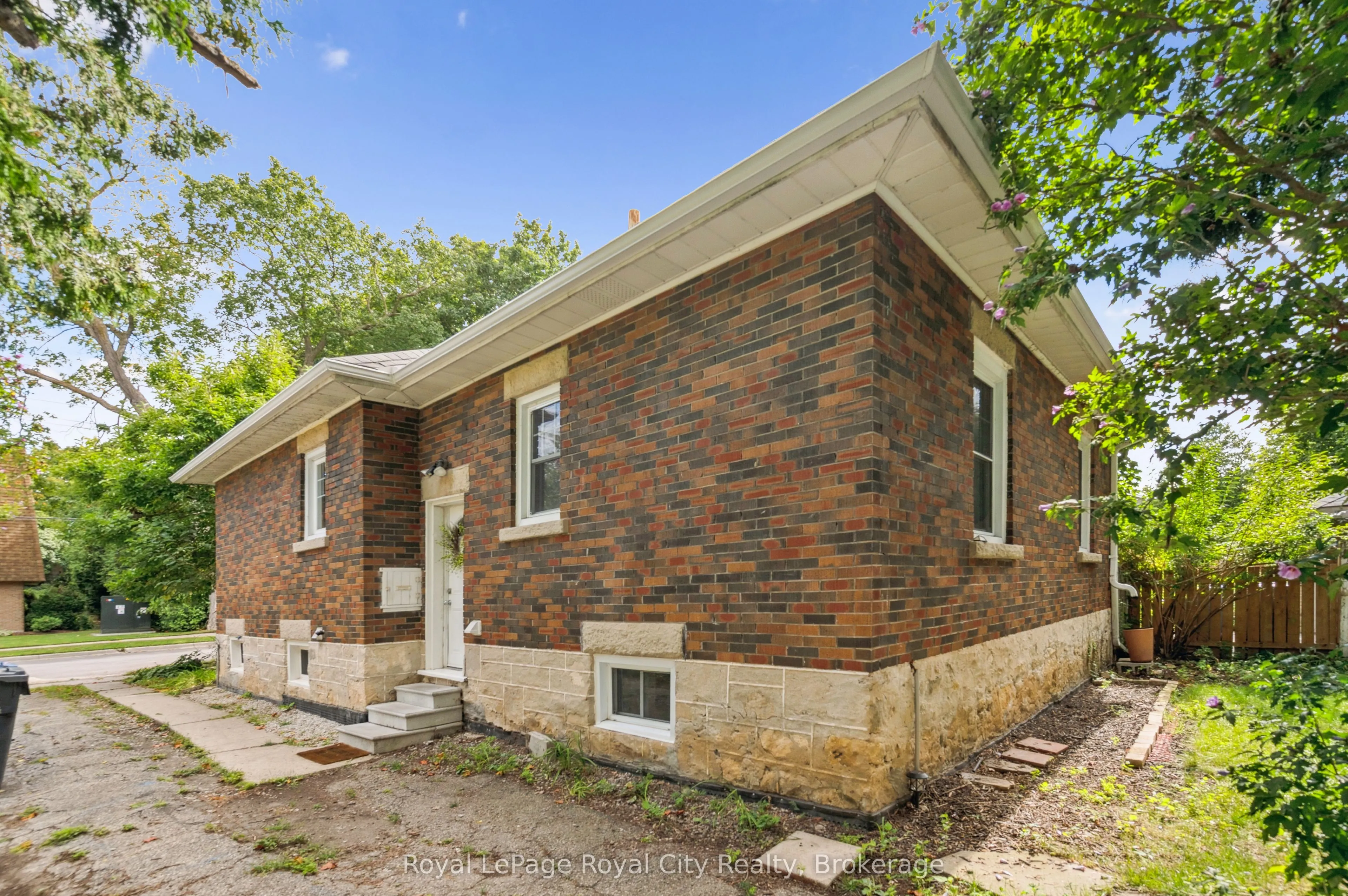 21 James Street W