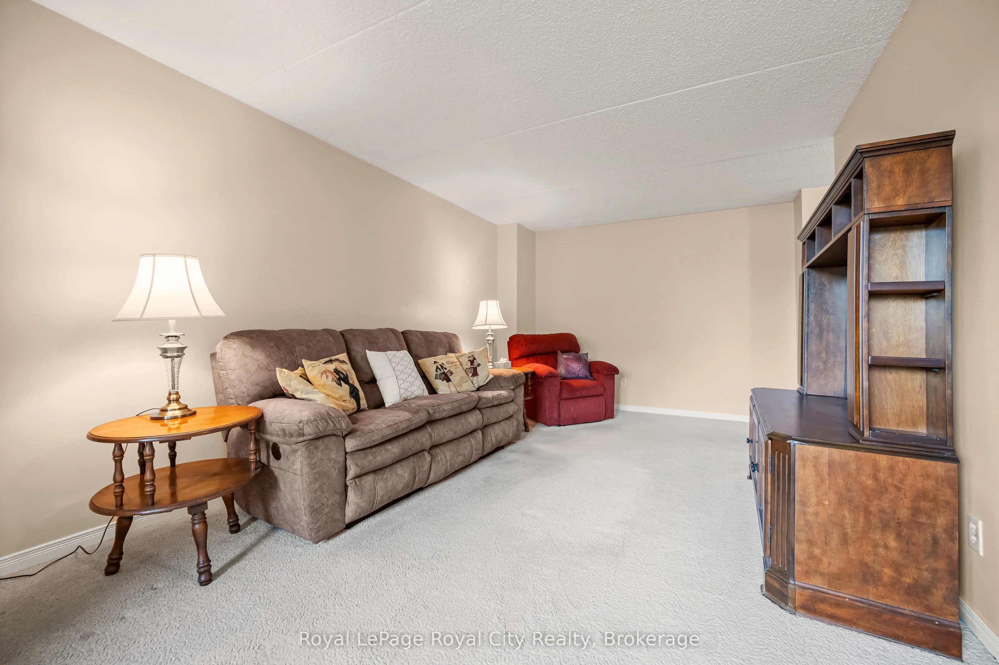 75 Silvercreek Parkway N, #208