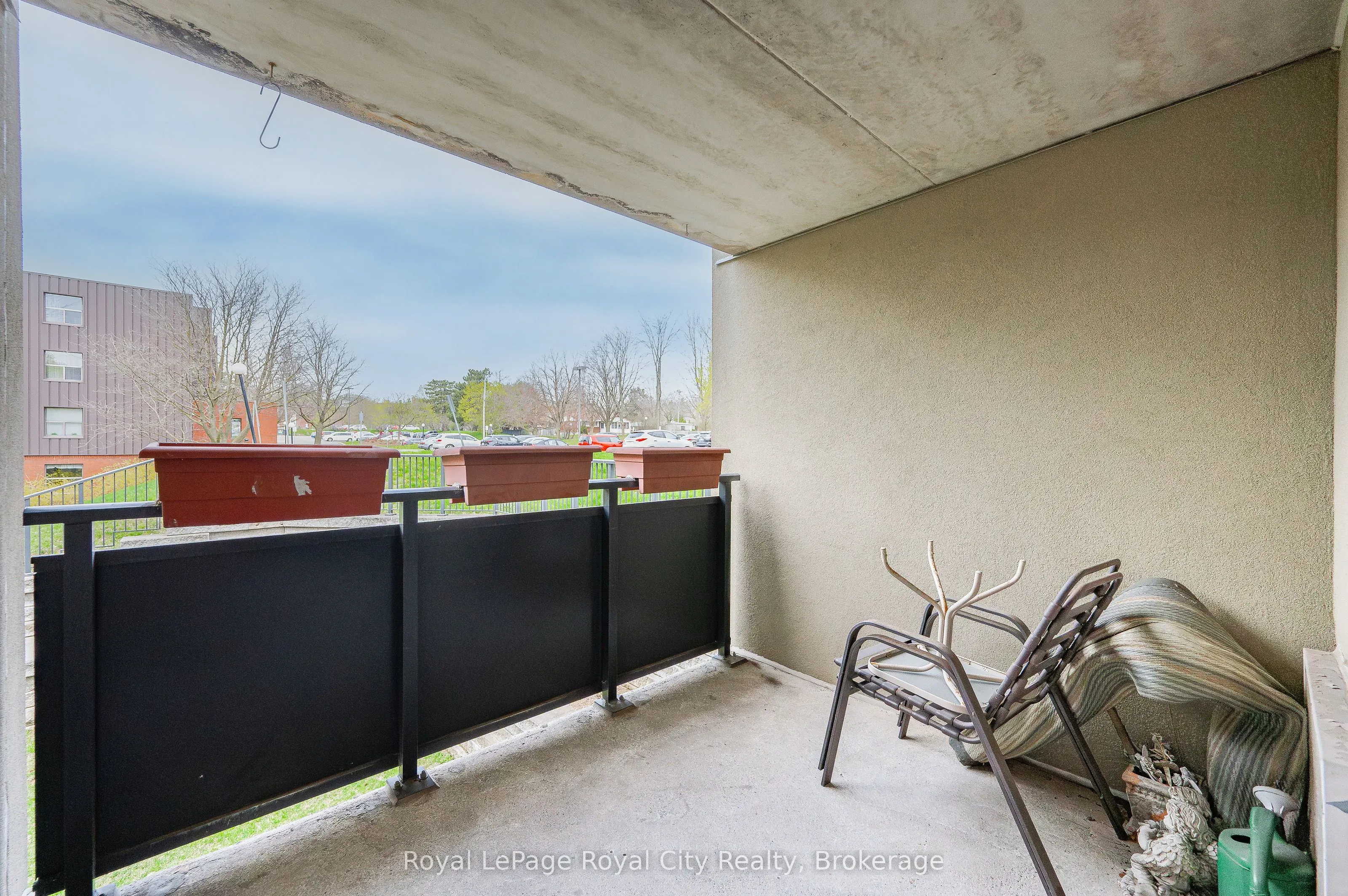75 Silvercreek Parkway N, #208