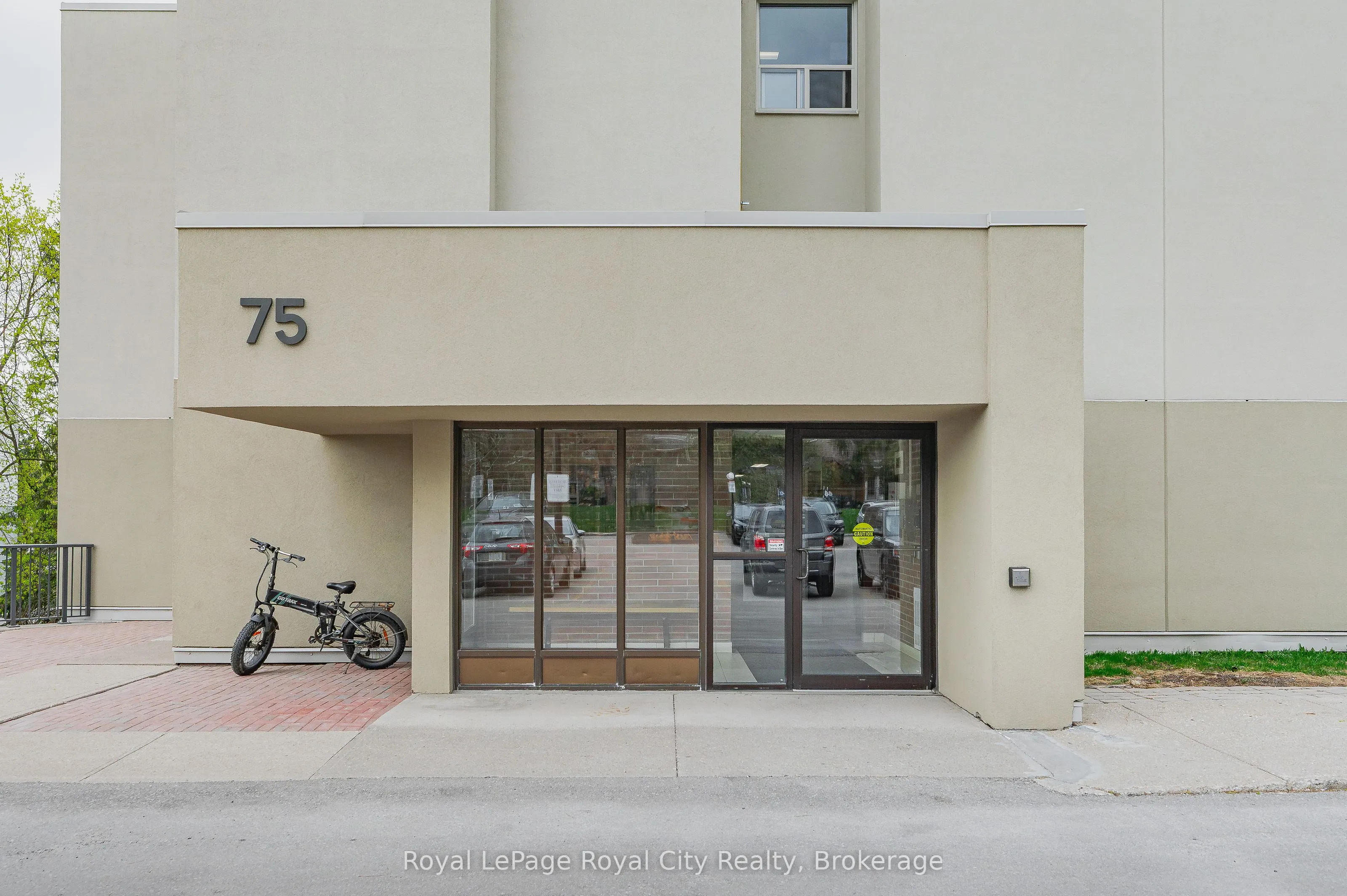 75 Silvercreek Parkway N, #208