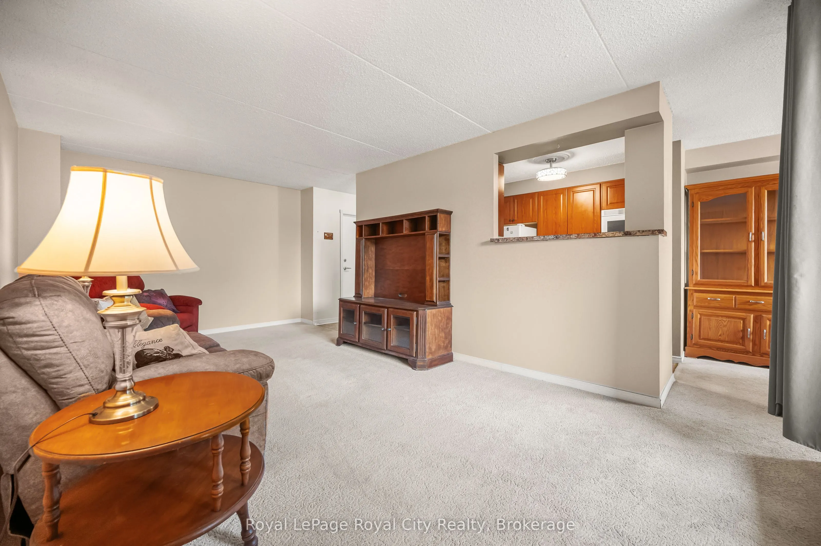 75 Silvercreek Parkway N, #208