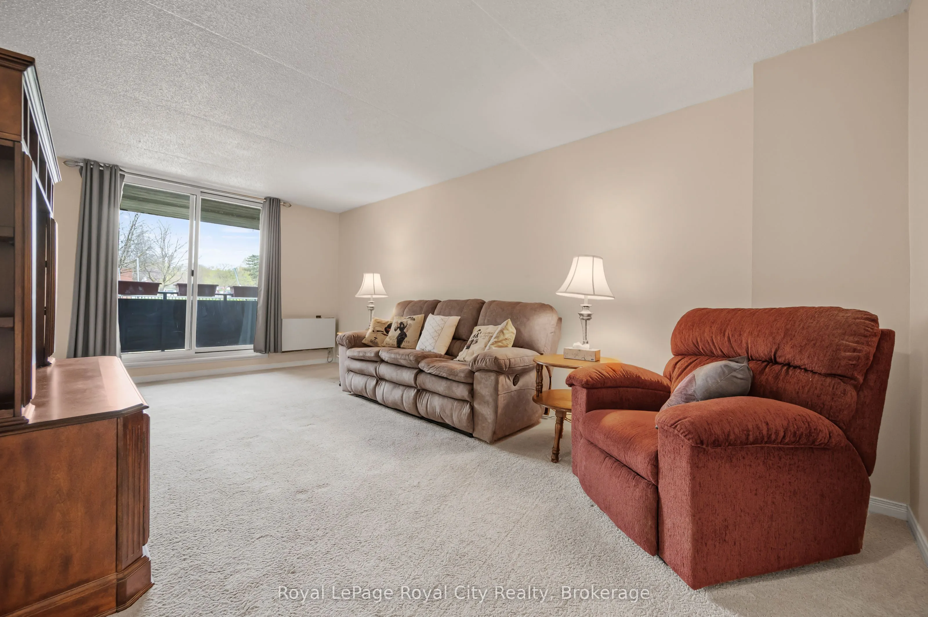75 Silvercreek Parkway N, #208