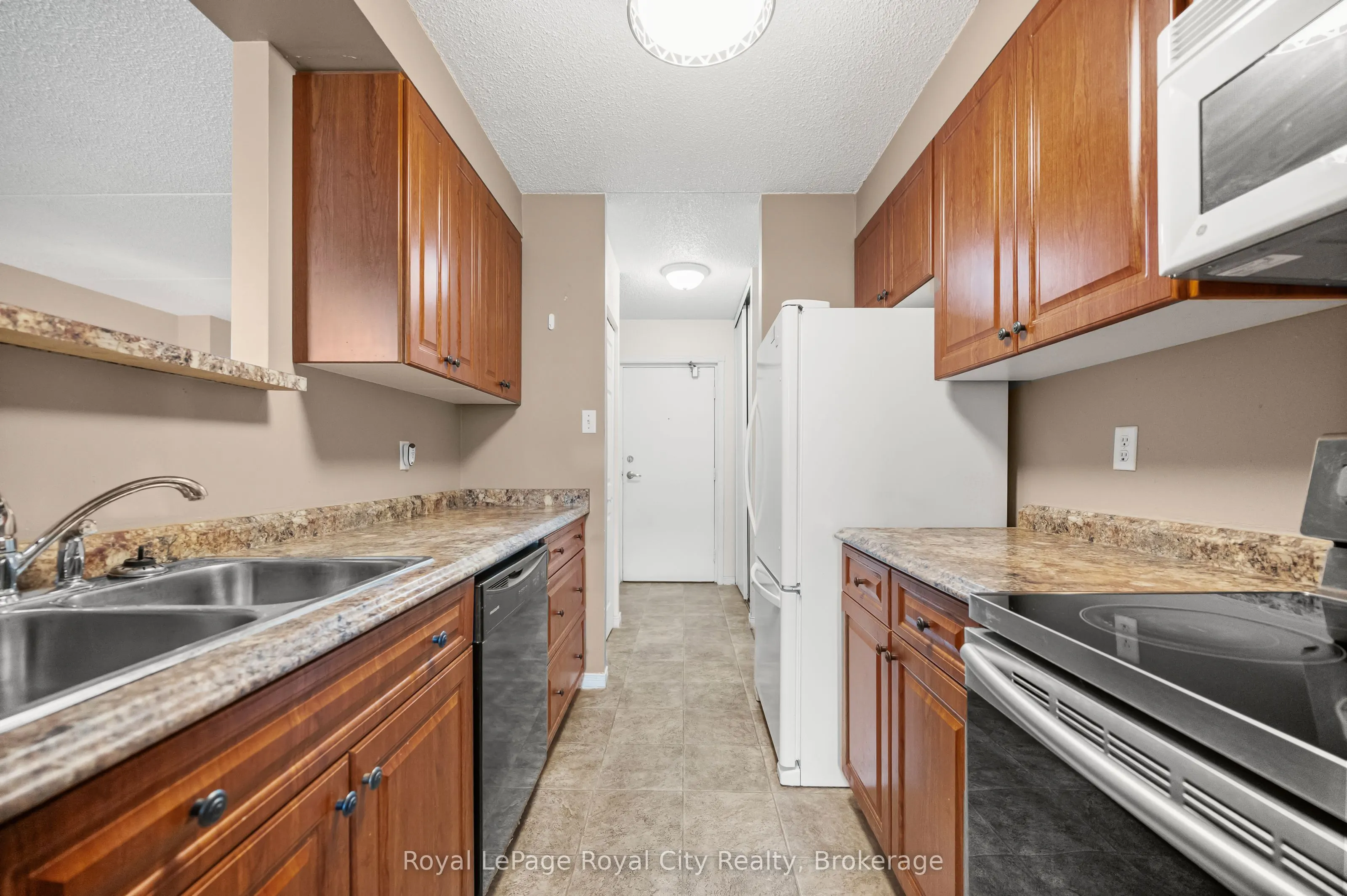 75 Silvercreek Parkway N, #208