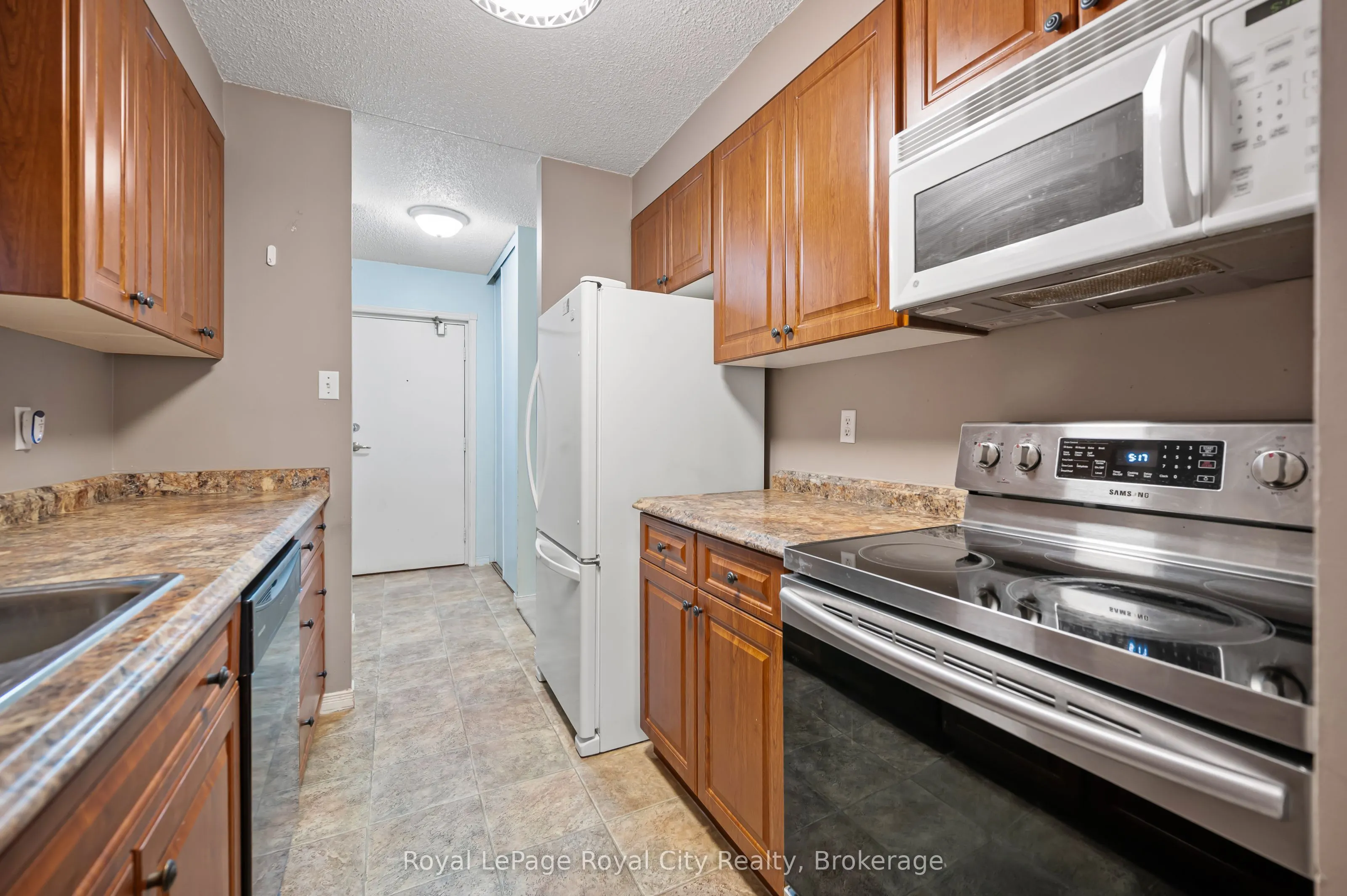 75 Silvercreek Parkway N, #208