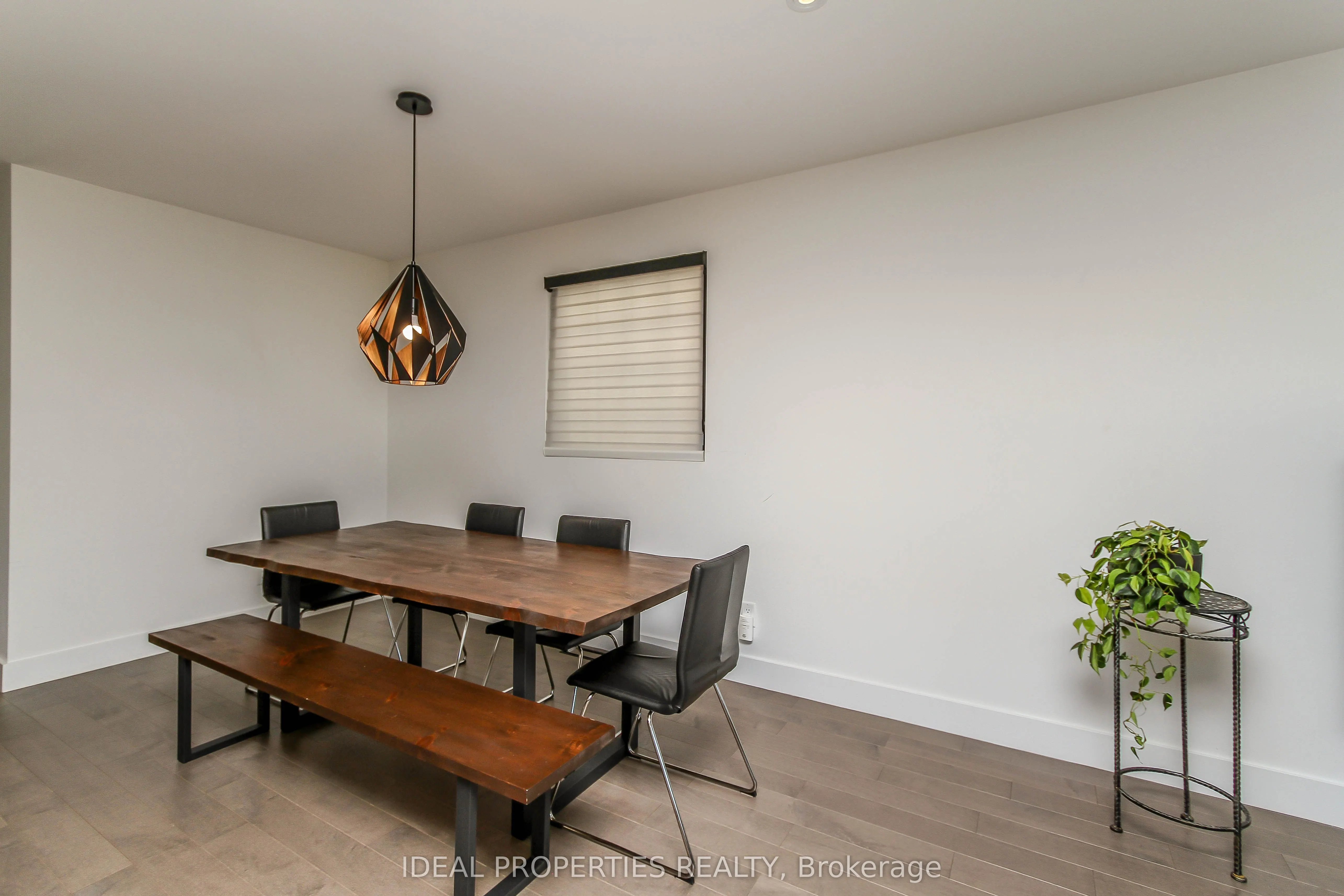 370B Roosevelt Avenue