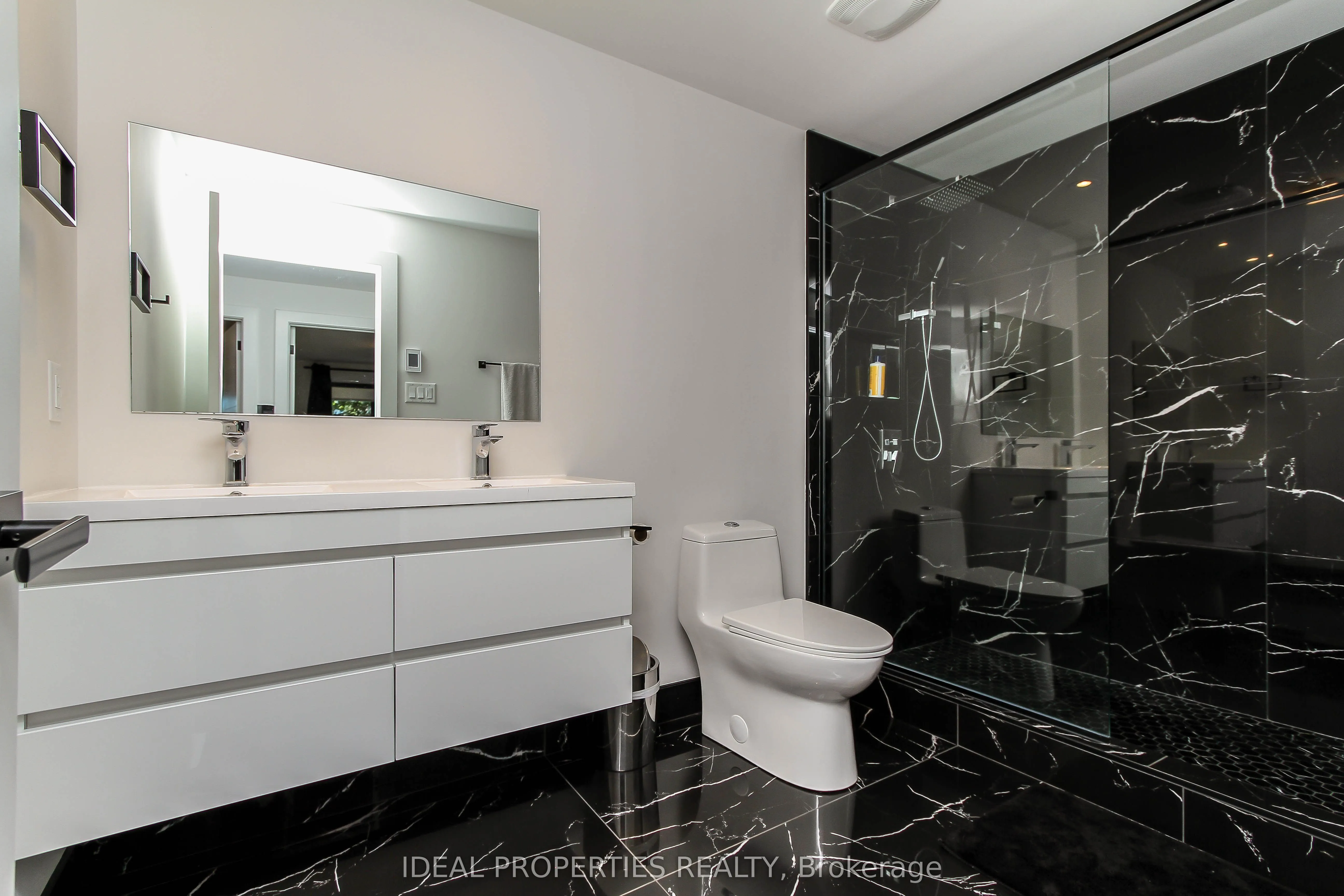370B Roosevelt Avenue