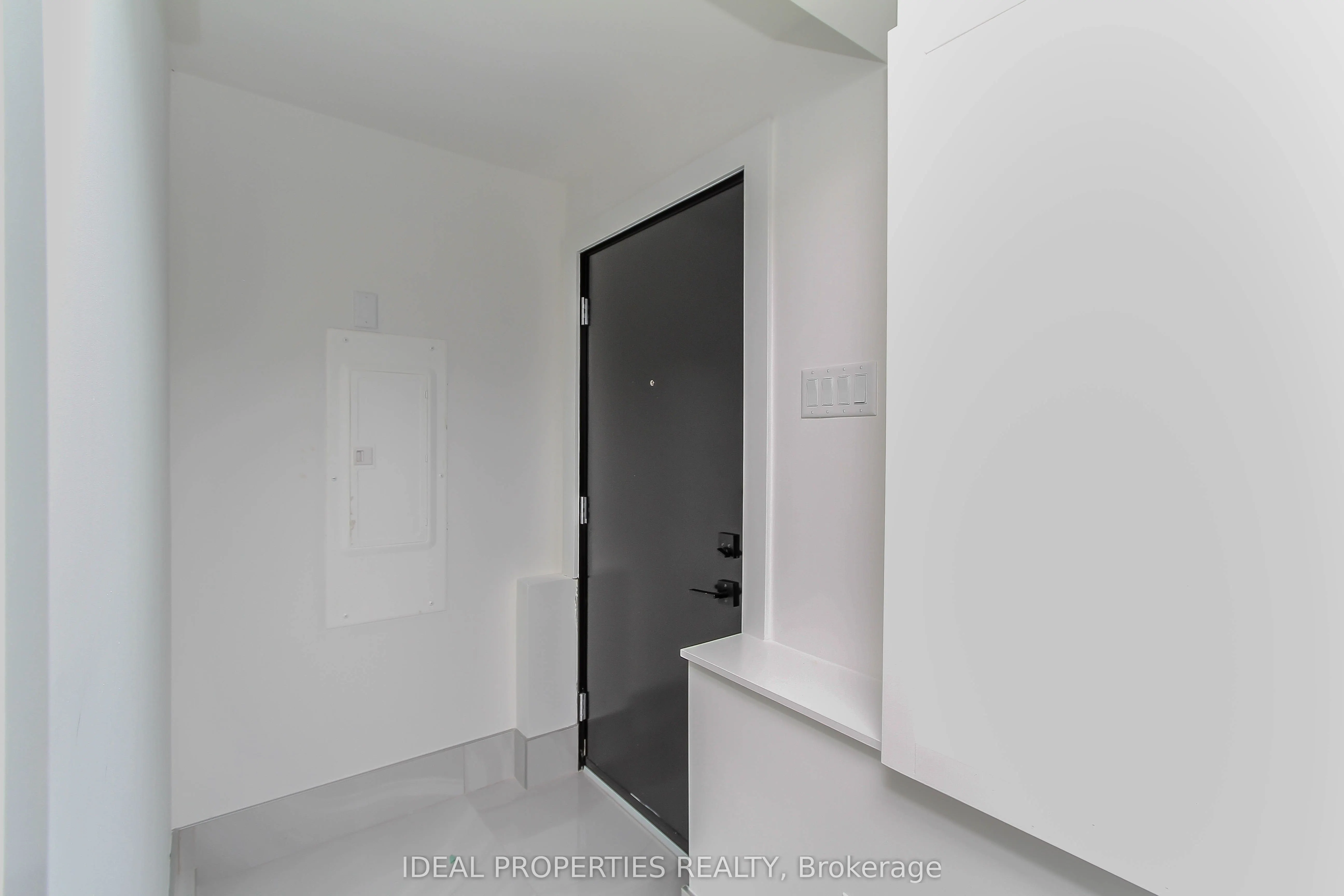 370B Roosevelt Avenue
