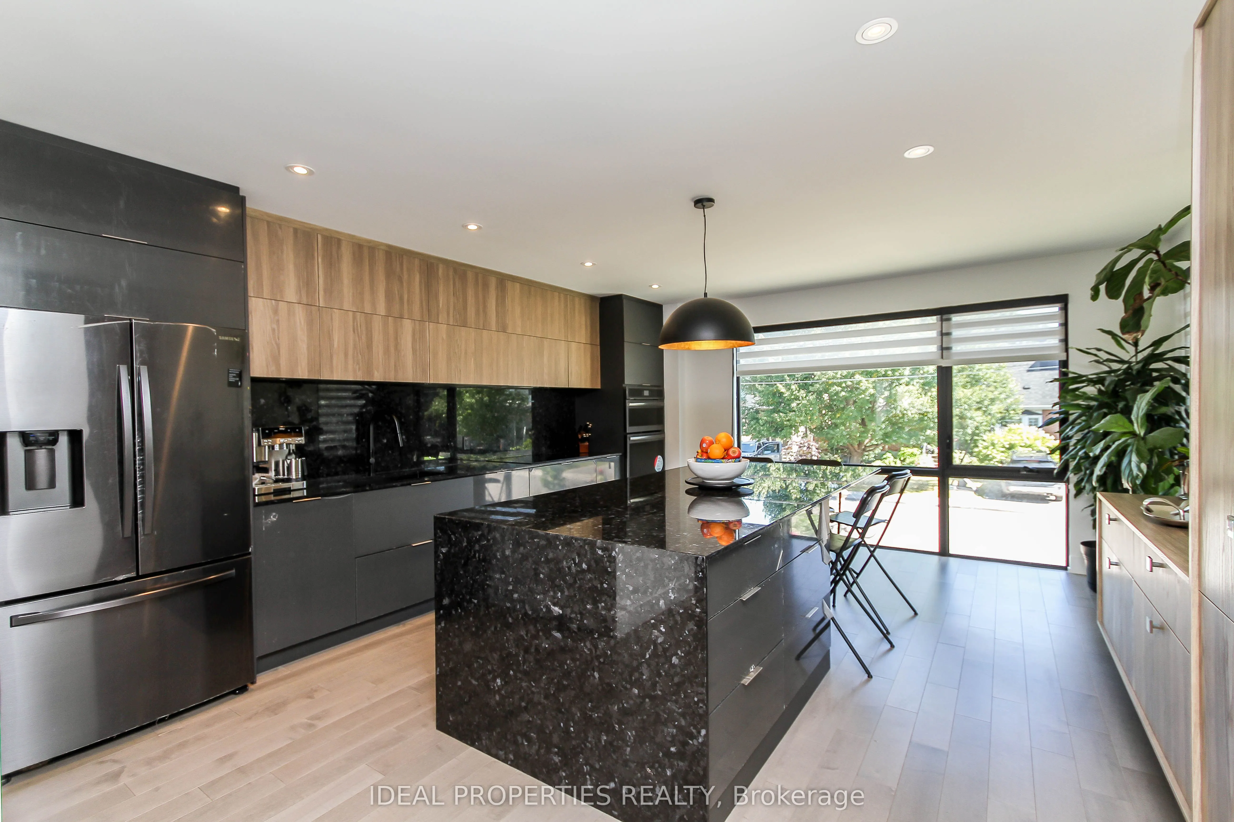 370B Roosevelt Avenue